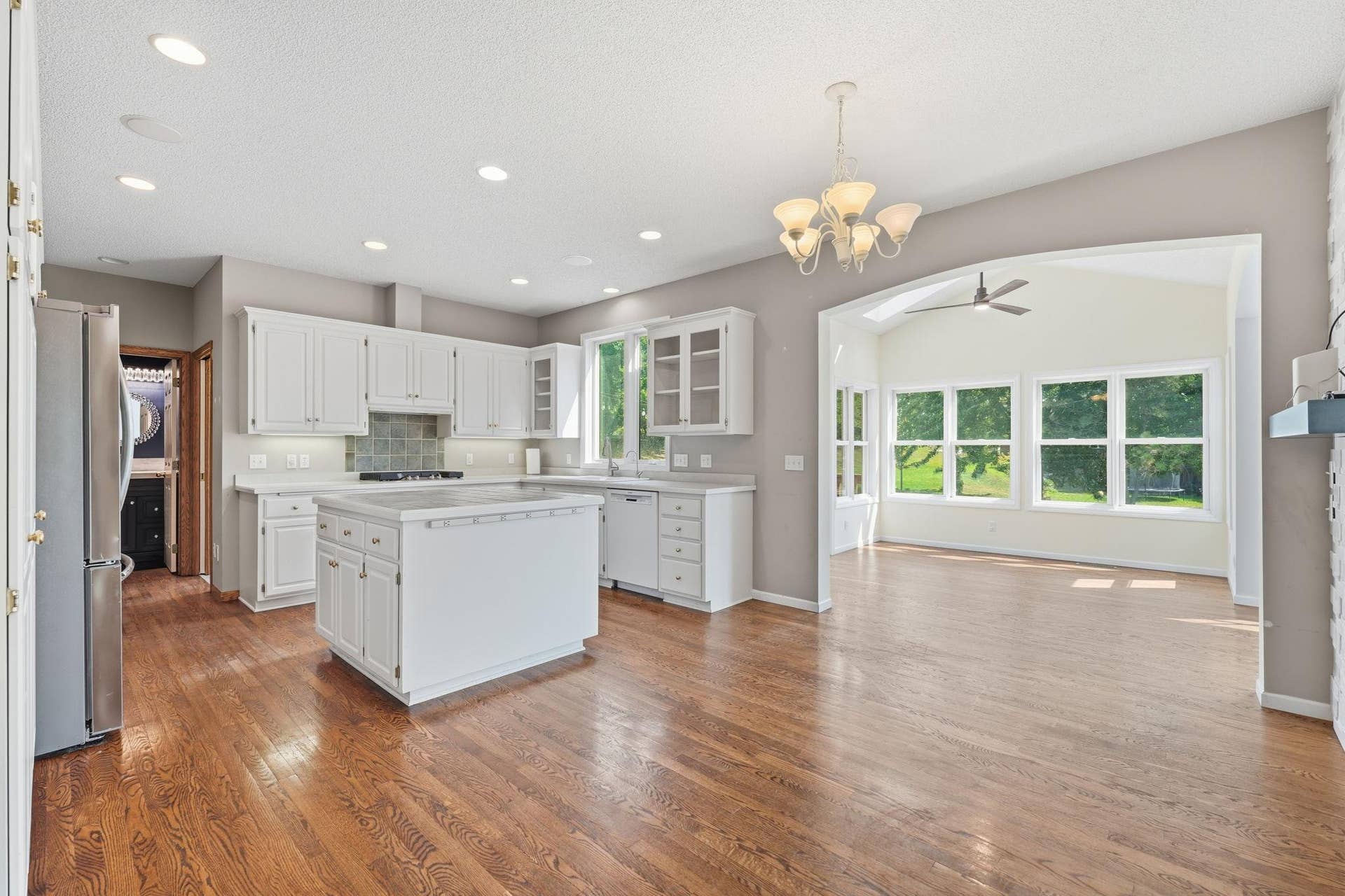 2715 Edgewater Bay, Woodbury, MN 55125 2715 Edgewater Bay, Woodbury, MN 55125