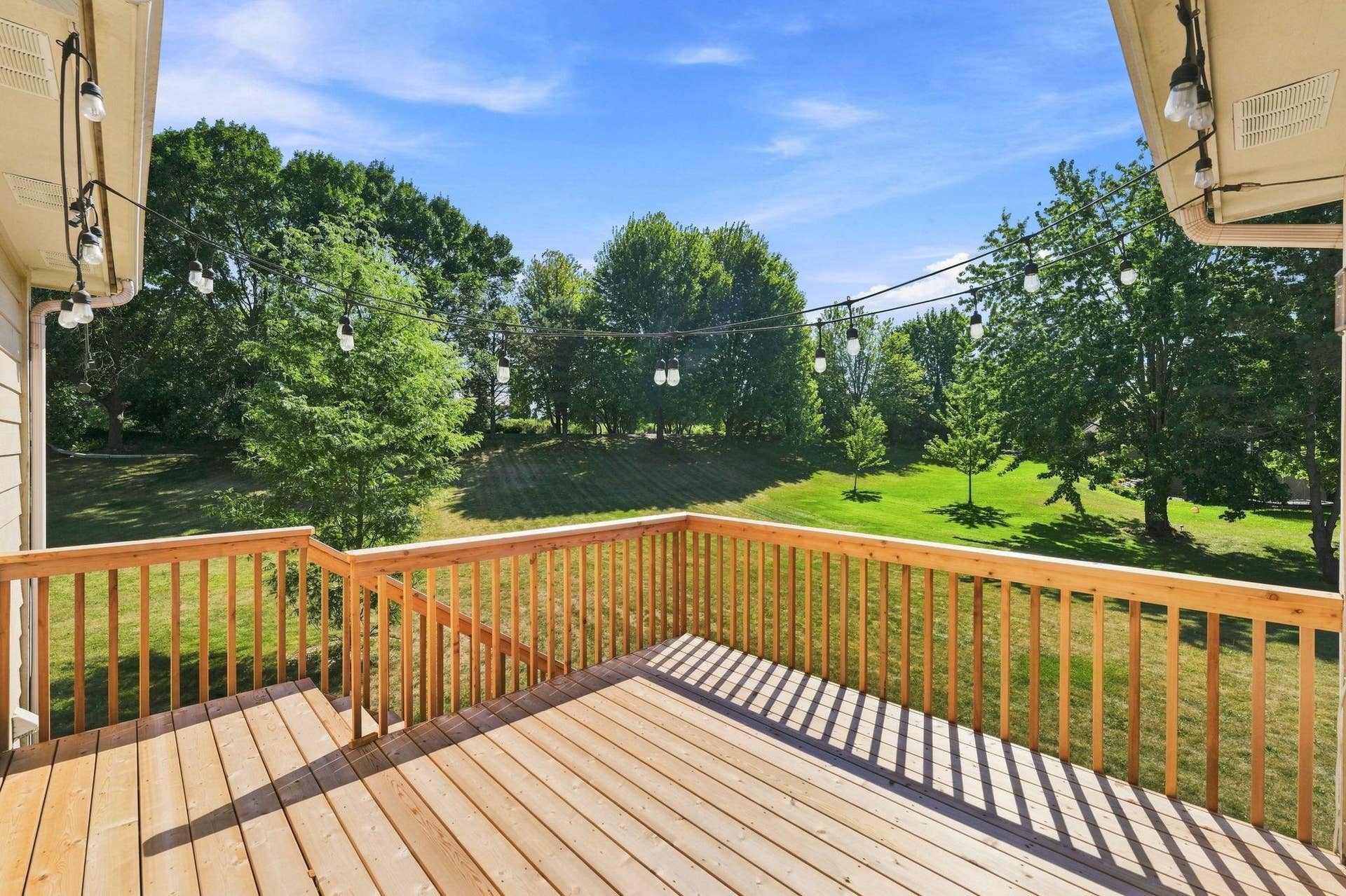 2715 Edgewater Bay, Woodbury, MN 55125 2715 Edgewater Bay, Woodbury, MN 55125