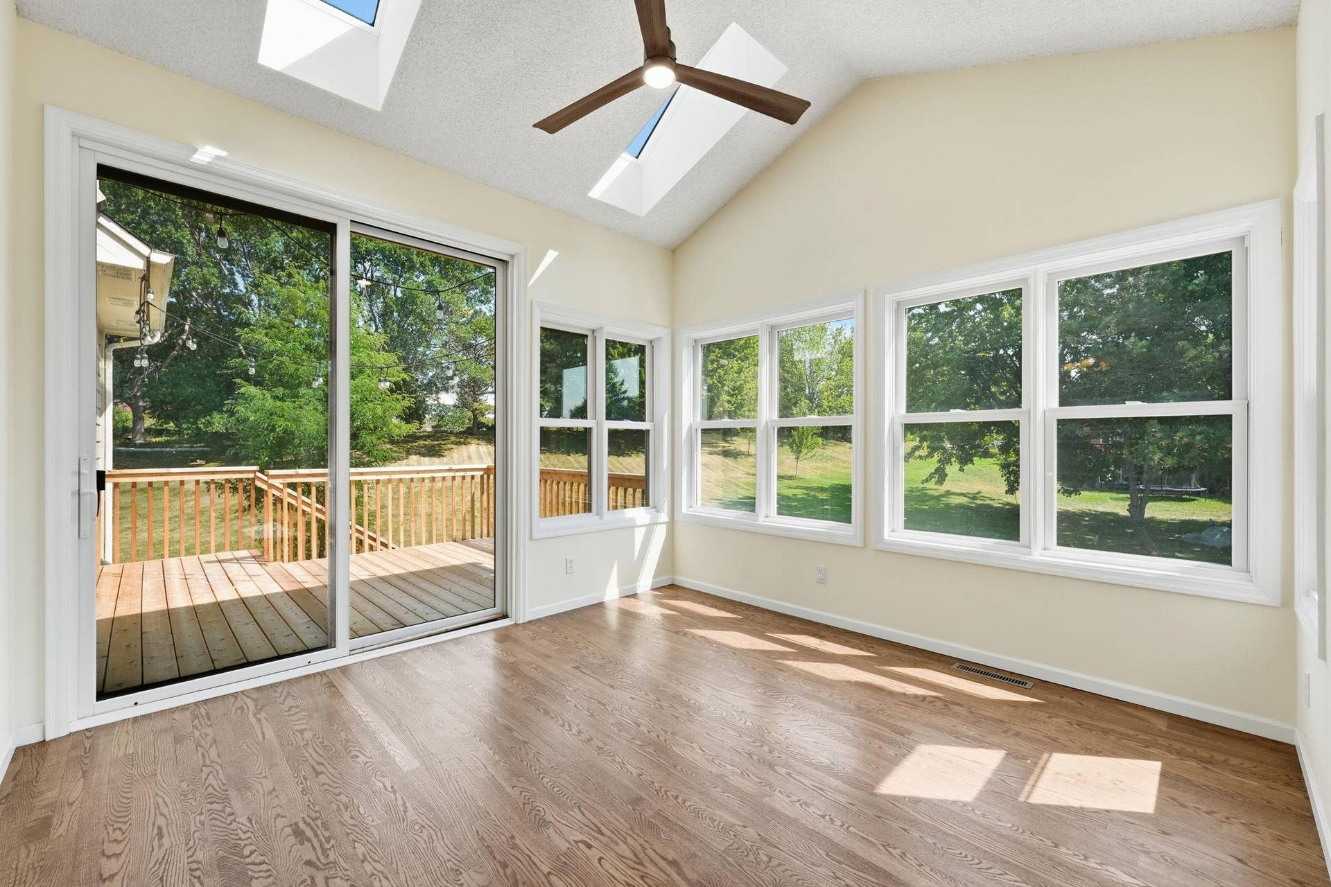 2715 Edgewater Bay, Woodbury, MN 55125 2715 Edgewater Bay, Woodbury, MN 55125