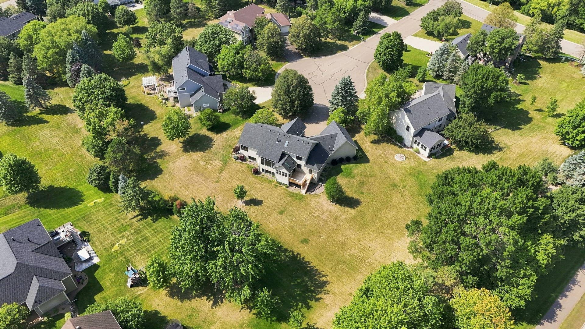2715 Edgewater Bay, Woodbury, MN 55125 2715 Edgewater Bay, Woodbury, MN 55125