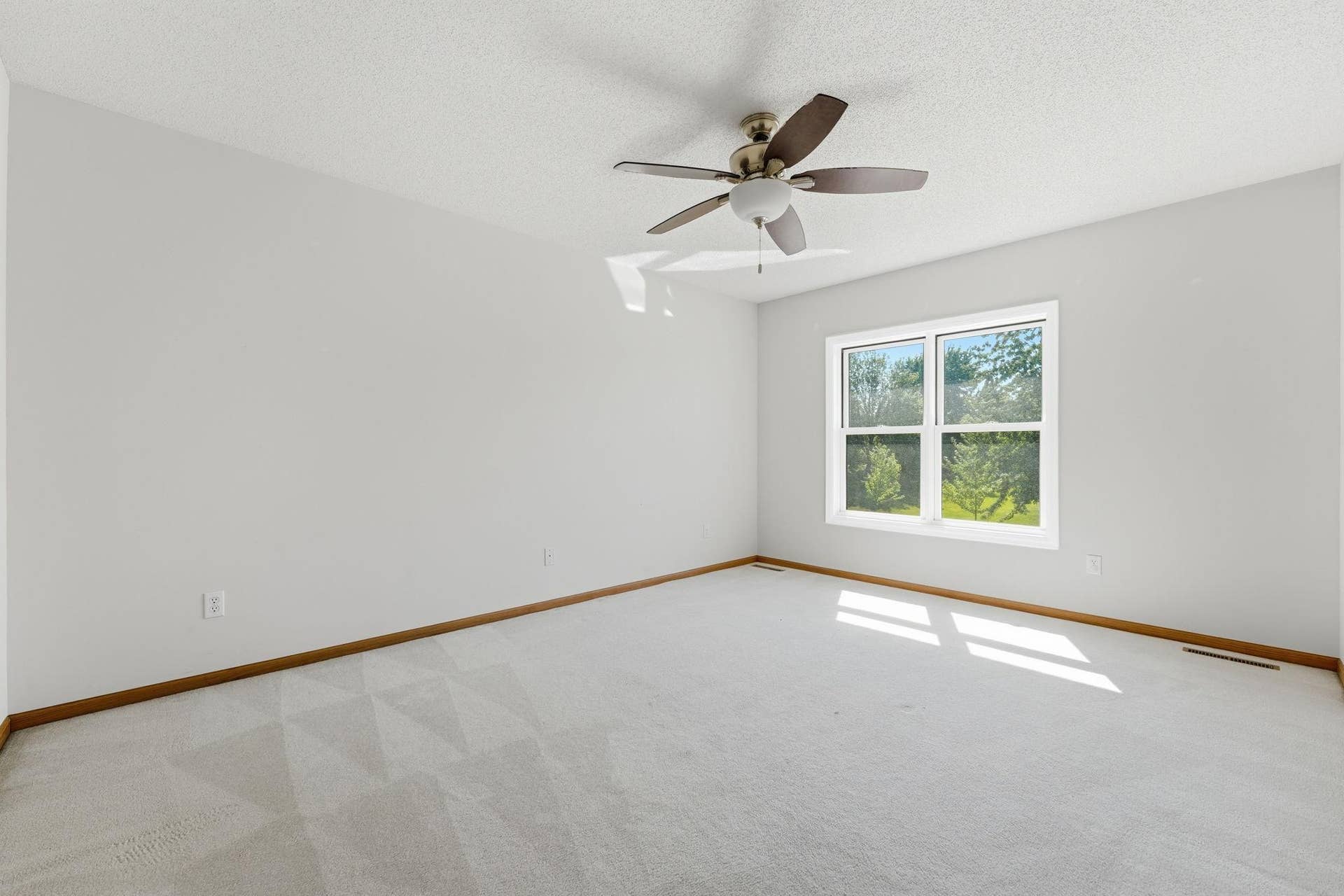 2715 Edgewater Bay, Woodbury, MN 55125 2715 Edgewater Bay, Woodbury, MN 55125