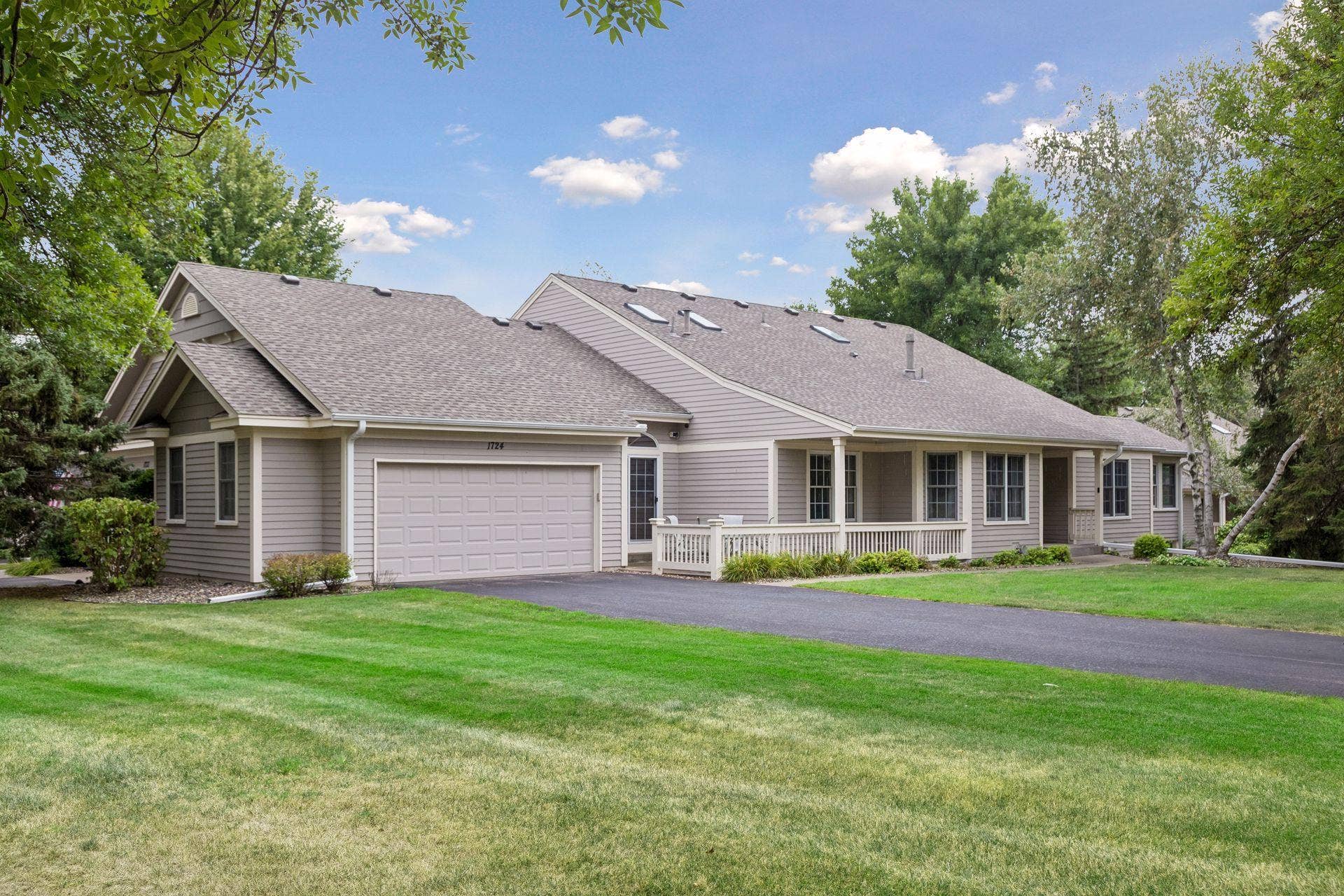 1724 Donegal Drive, Woodbury, MN 55125 1724 Donegal Drive - Spacecrafting - 0002.jpg