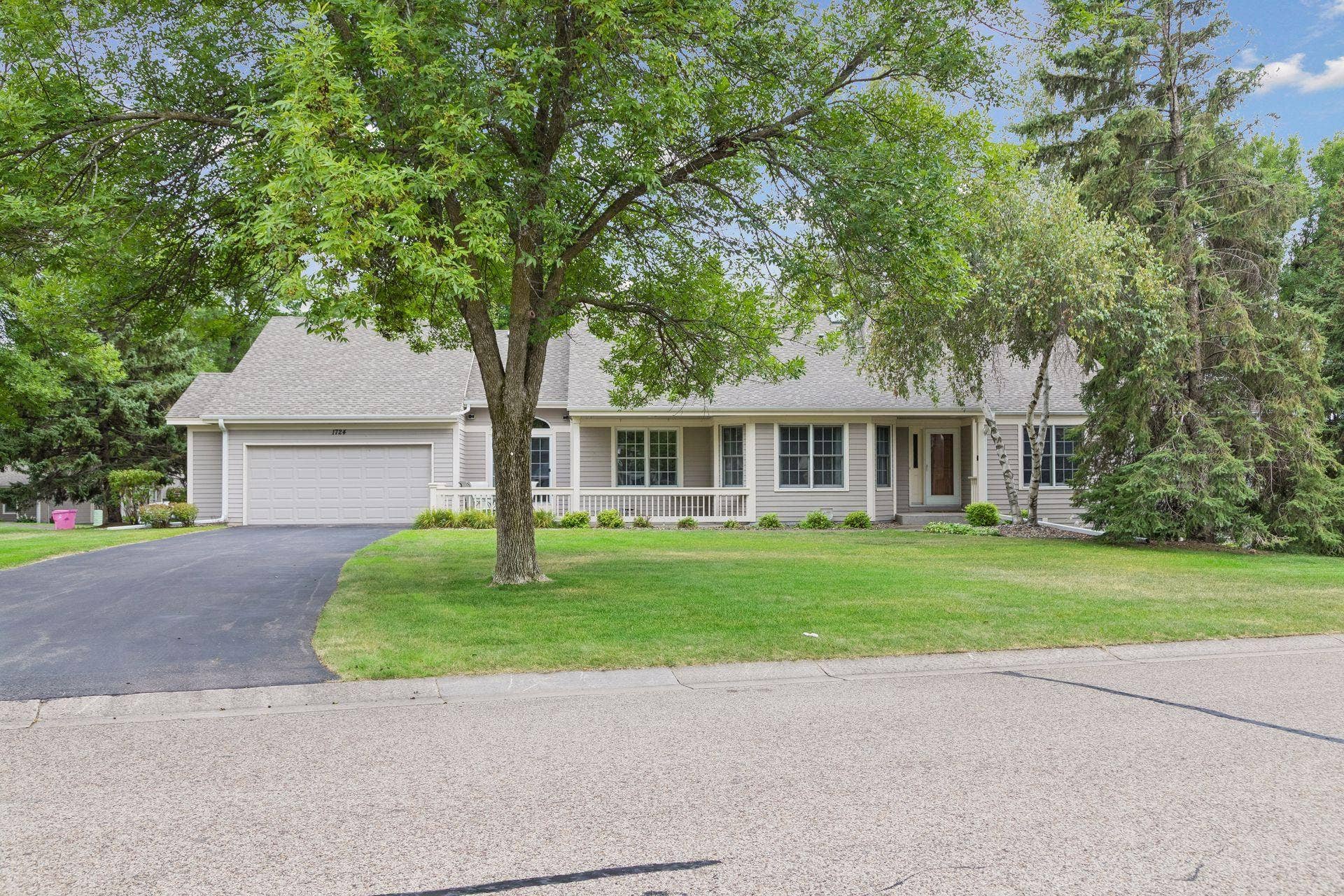 1724 Donegal Drive, Woodbury, MN 55125 1724 Donegal Drive - Spacecrafting - 0001.jpg