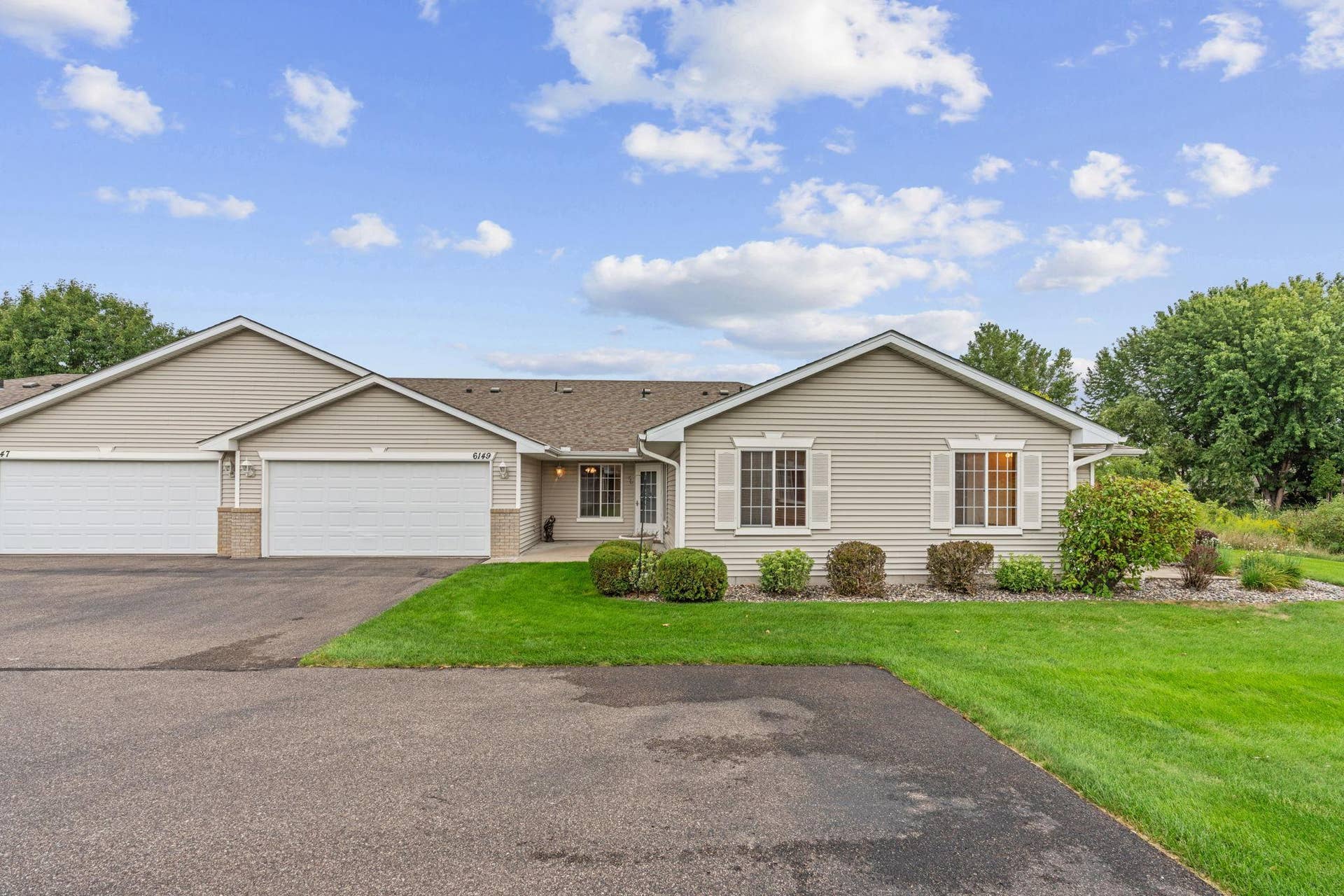 1-web-or-mls-6149 150th St-1.jpg