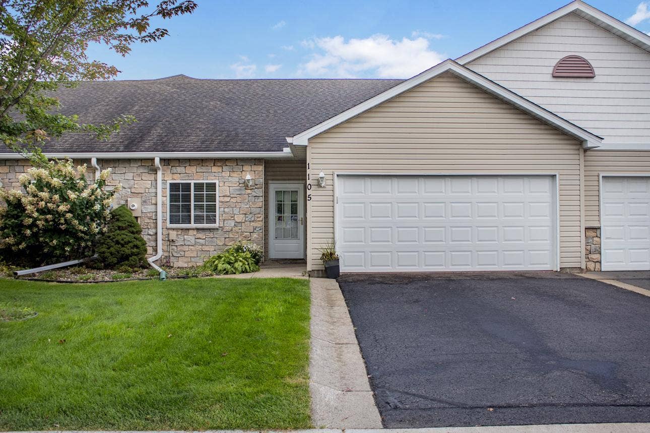1105 Iris Drive, White Bear Lake, MN 55127 Welcome to 1105 Iris Drive!
