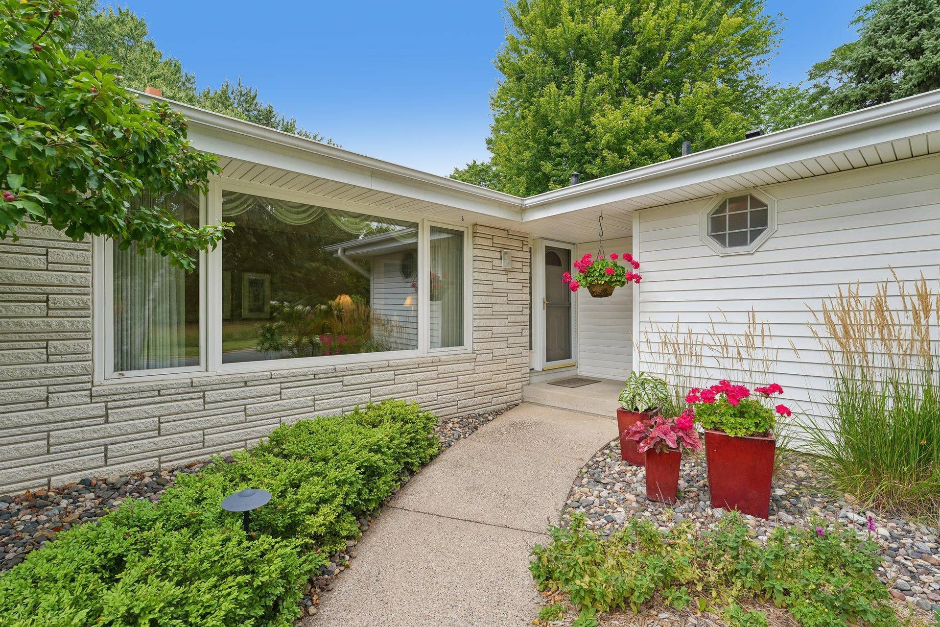 9632 Oxborough Road, Bloomington, MN 55437