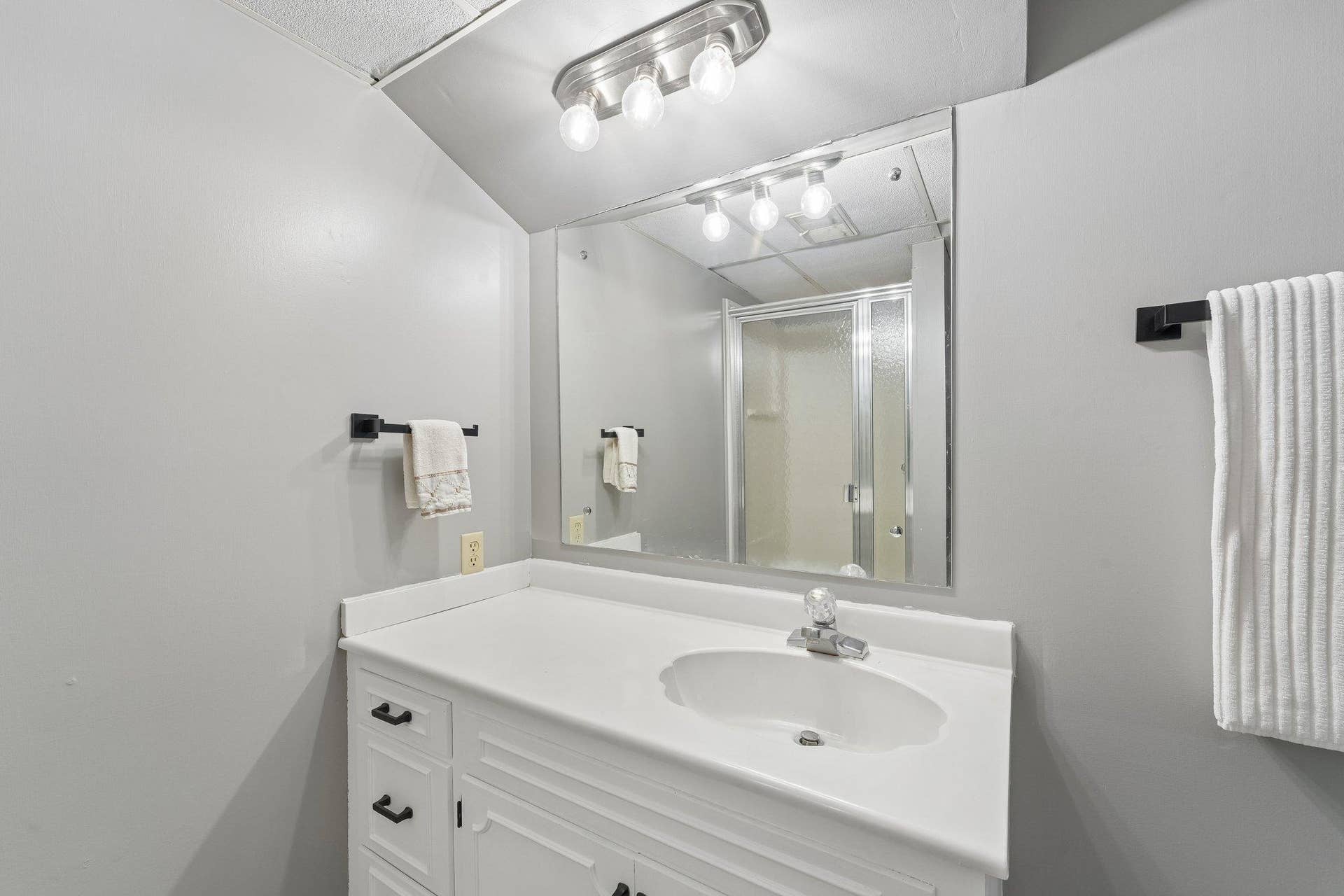 Lower level 3/4 bath