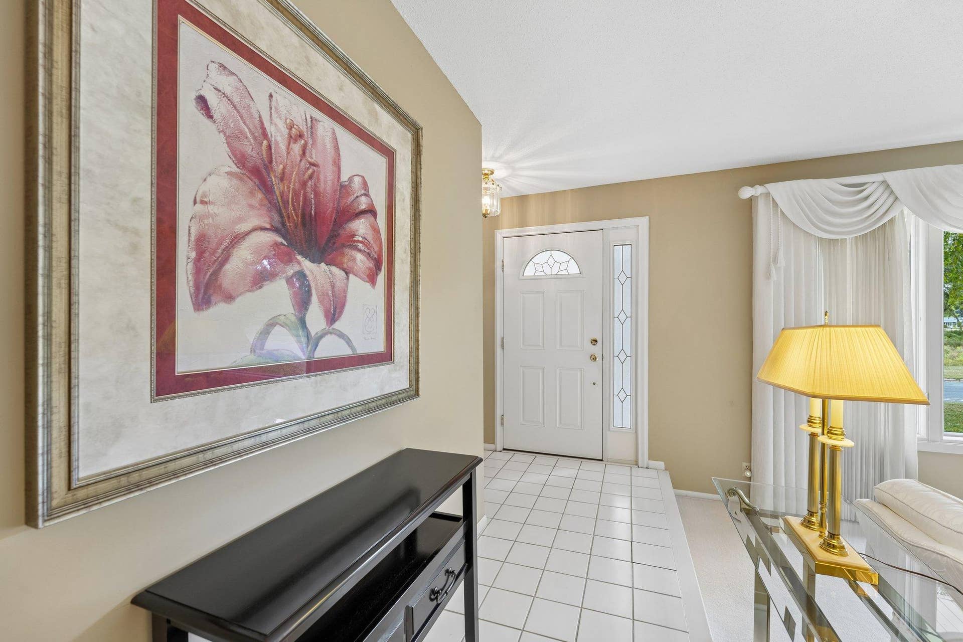 Spacious entryway