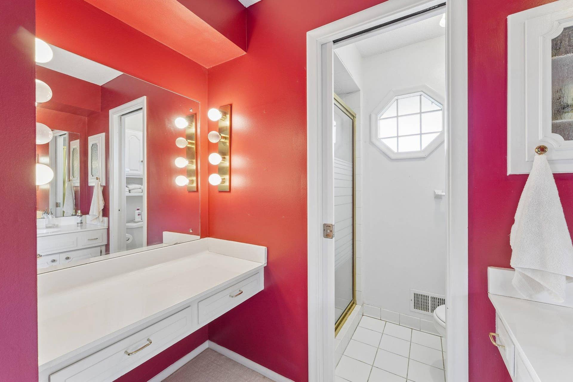 Private primary 3/4 bath