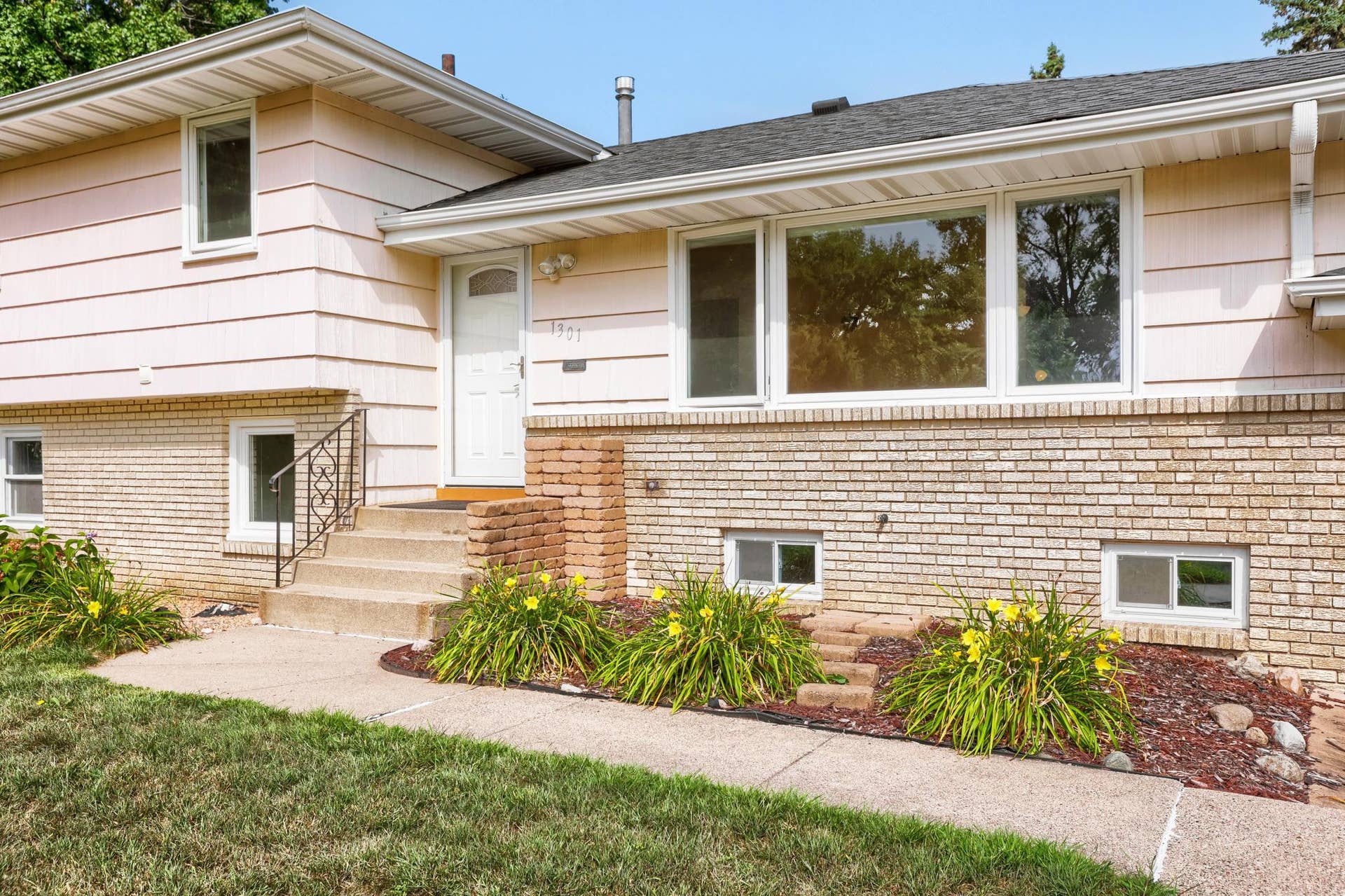 1301 Buchanan Place NE, Columbia Heights, MN 55421 138BDA~1.JPG