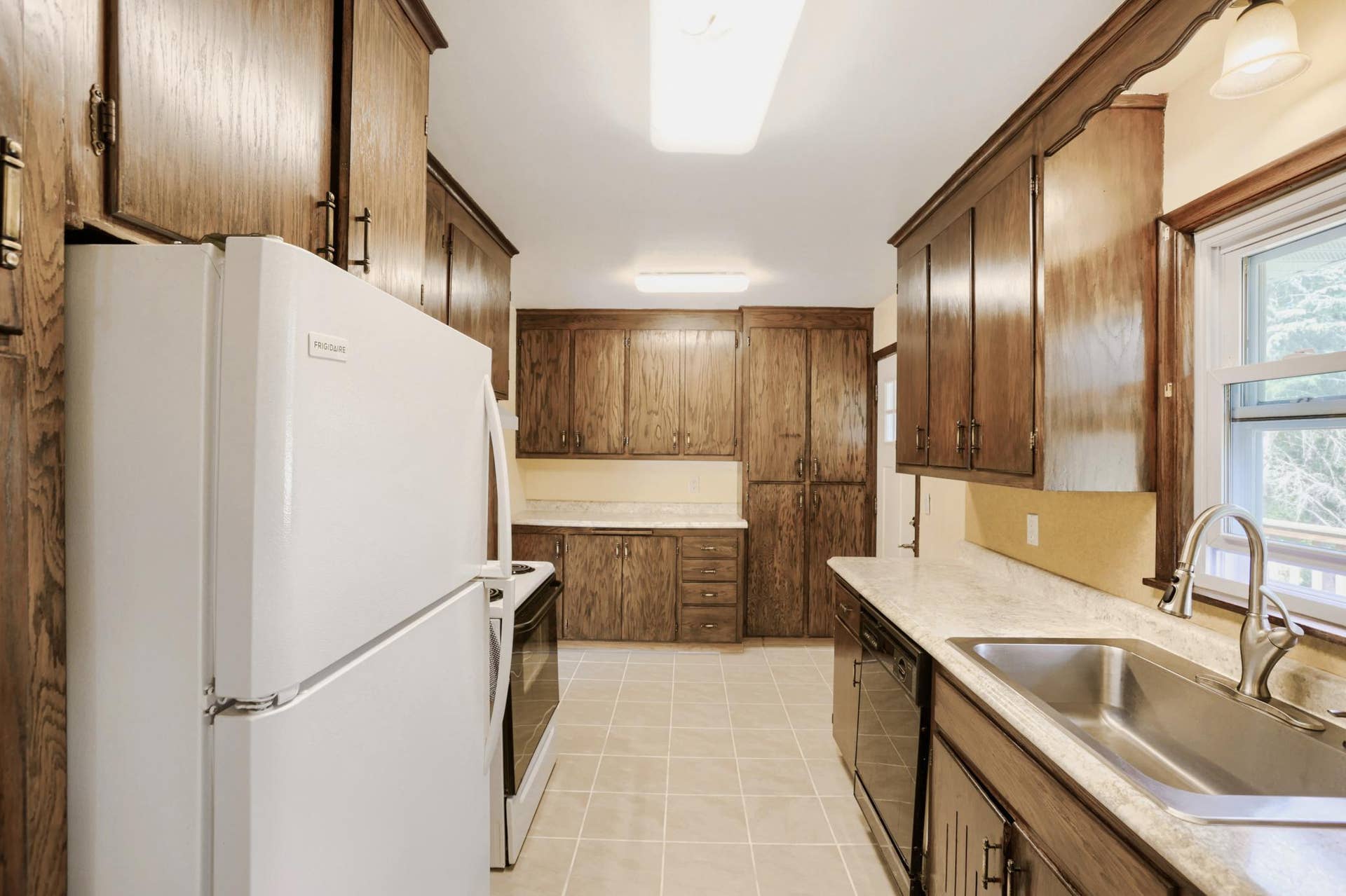 1301 Buchanan Place NE, Columbia Heights, MN 55421 1301 Buchanan Place NE - Print Quality - 015 - 10 Kitchen.jpg