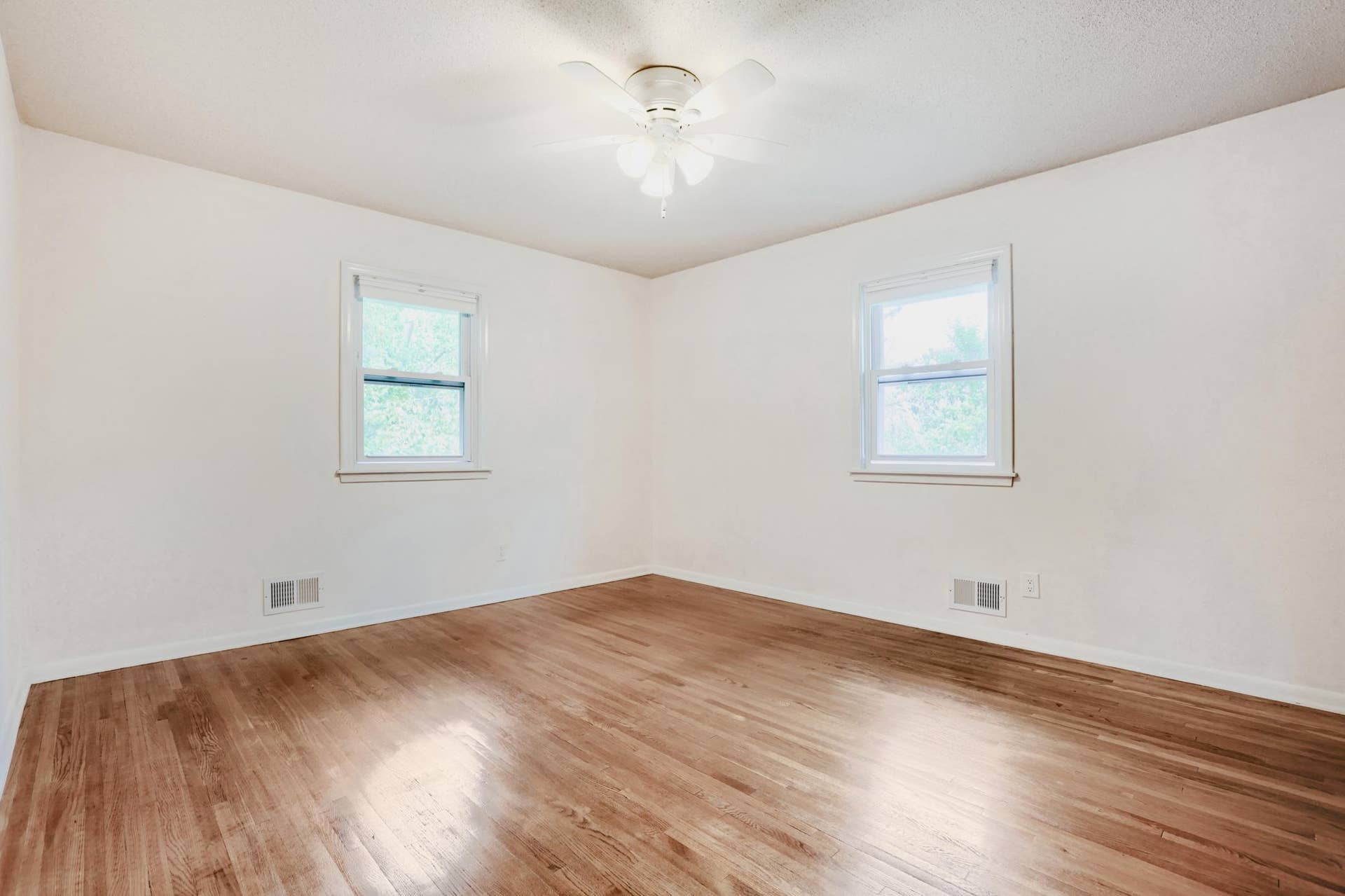 1301 Buchanan Place NE, Columbia Heights, MN 55421 1301 Buchanan Place NE - Print Quality - 025 - 20 Bedroom.jpg