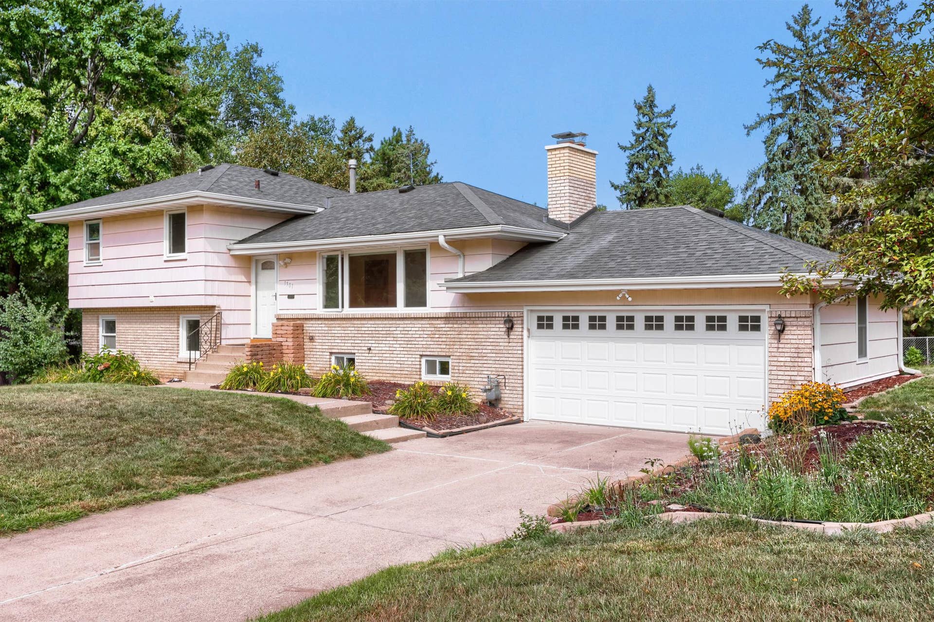 1301 Buchanan Place NE, Columbia Heights, MN 55421 13DF0F~1.JPG