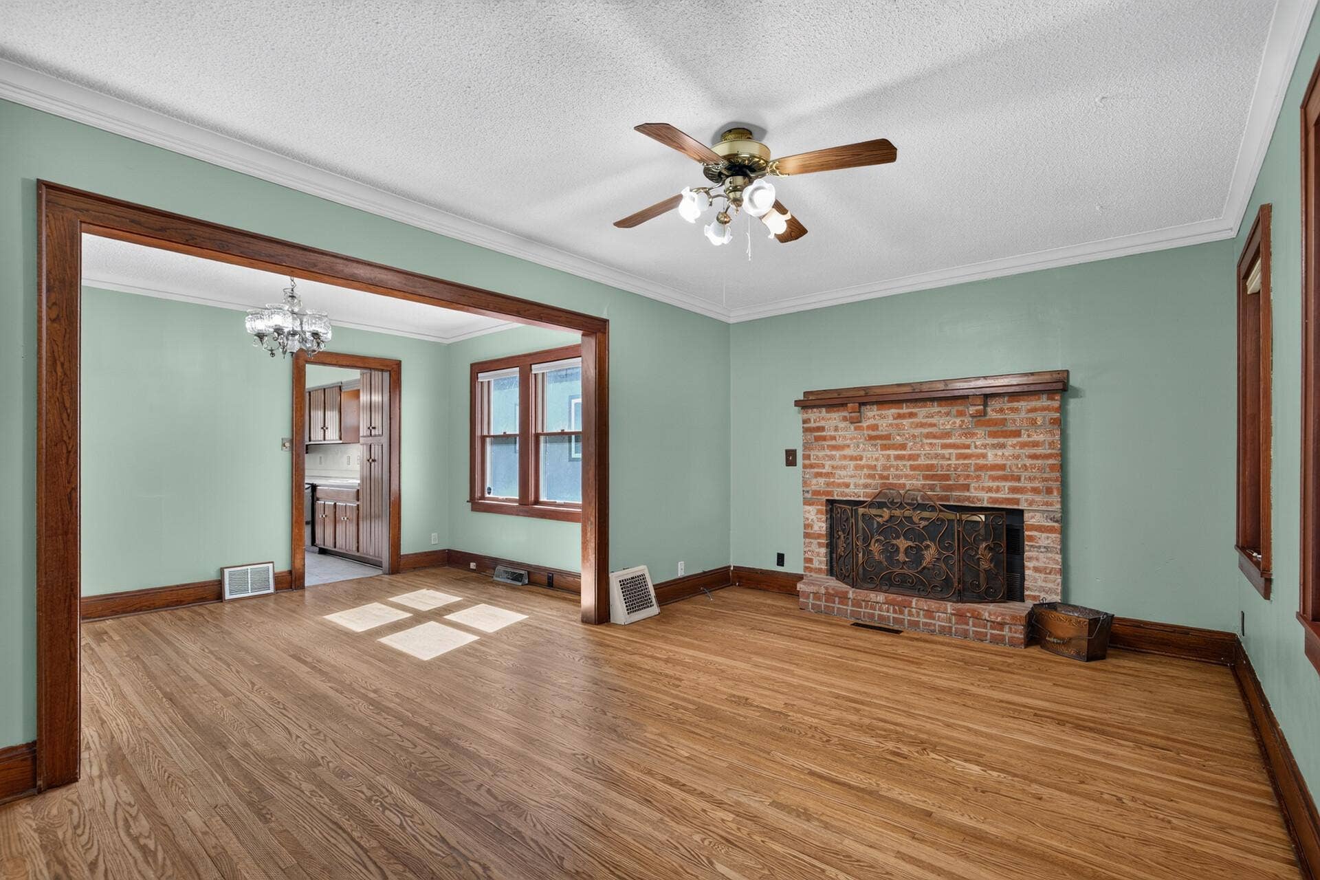 4242 Thomas Avenue N, 79, Minneapolis, MN 55412 Walking into the home from the front door and looking into the main living area