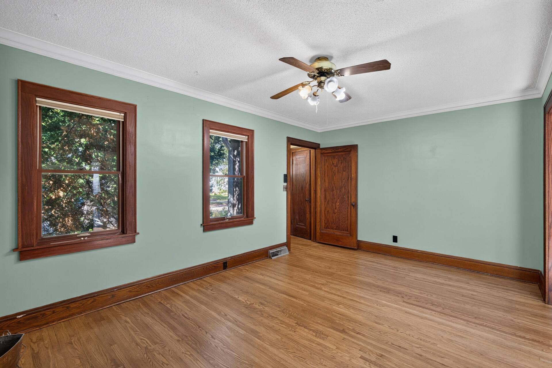 4242 Thomas Avenue N, 79, Minneapolis, MN 55412 Front door entrance from living area corner