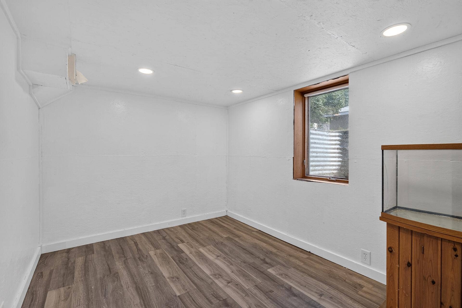 4242 Thomas Avenue N, 79, Minneapolis, MN 55412 Bonus room once used for aquariums