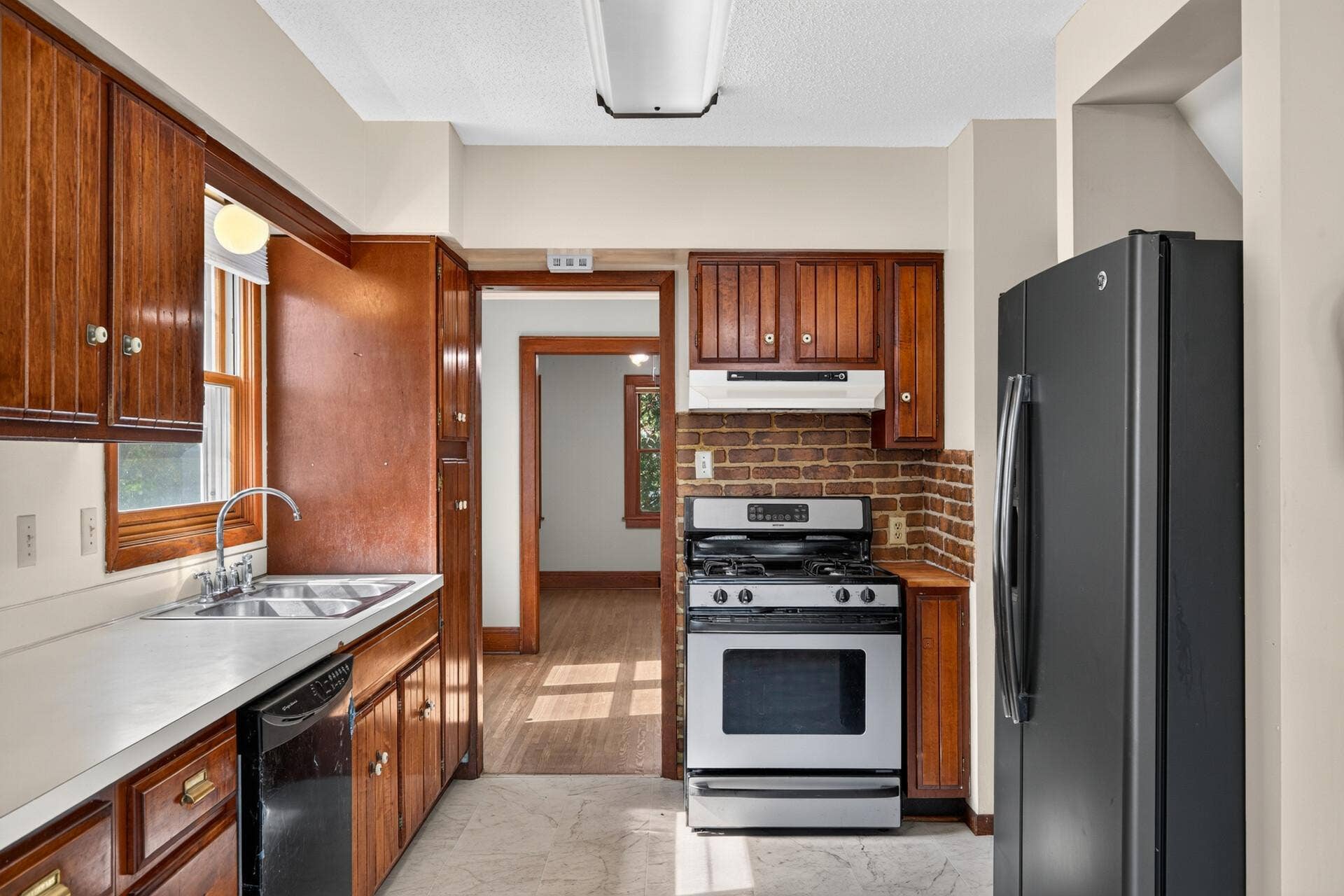 4242 Thomas Avenue N, 79, Minneapolis, MN 55412 thoughtfully designed cooking area
