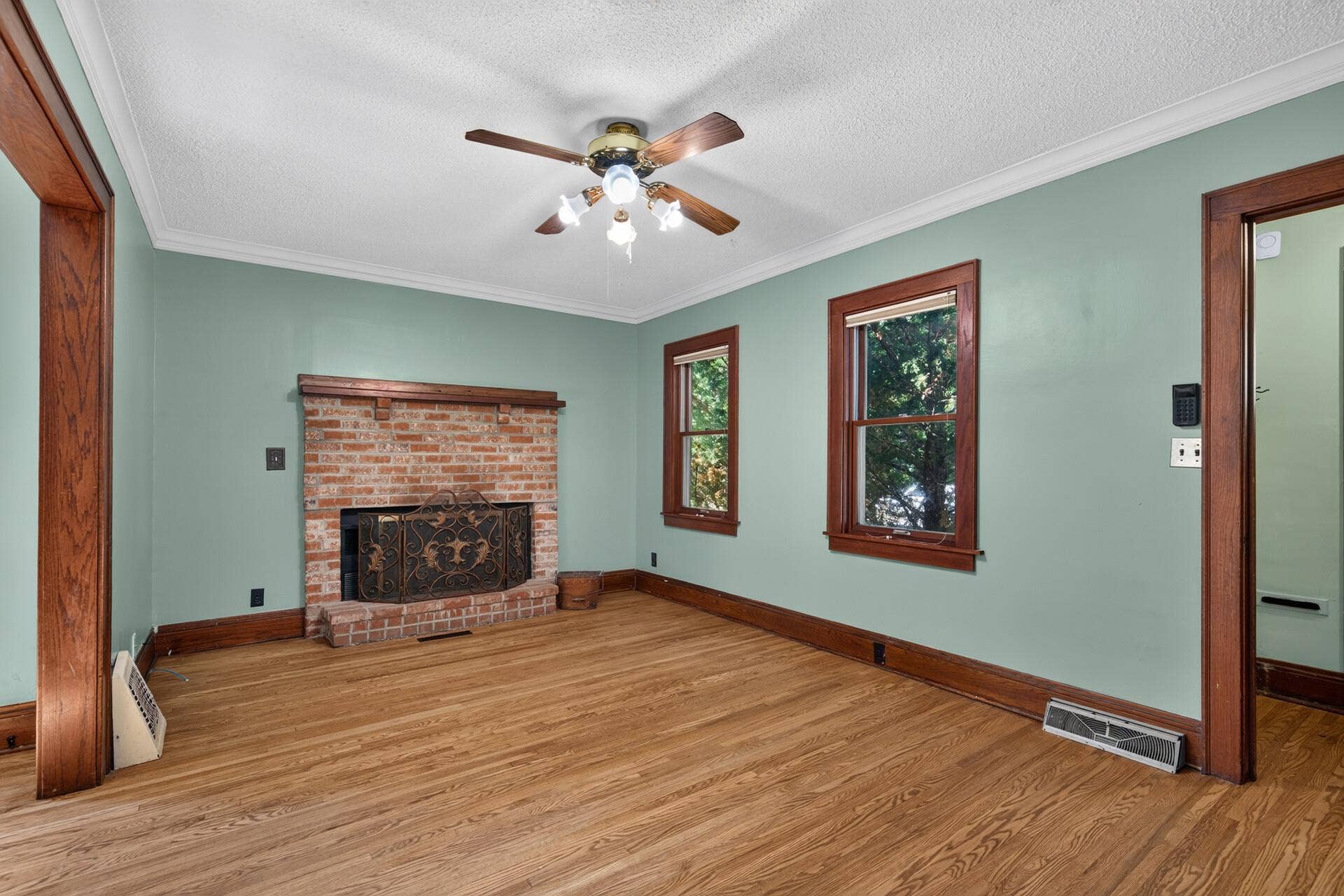 4242 Thomas Avenue N, 79, Minneapolis, MN 55412 Beautiful functioning wood burning fire place