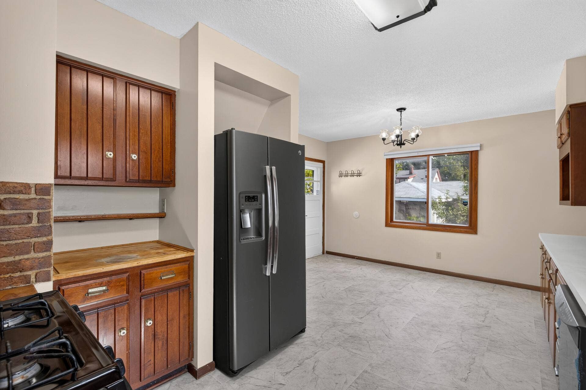 4242 Thomas Avenue N, 79, Minneapolis, MN 55412 Entering the kitchen from the formal eating area