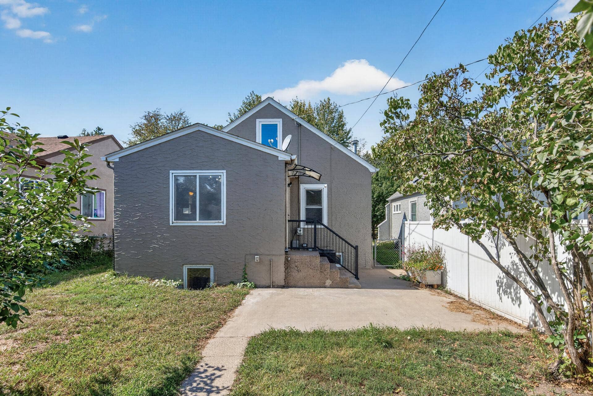 4242 Thomas Avenue N, 79, Minneapolis, MN 55412 Looking at the home from the private backyard