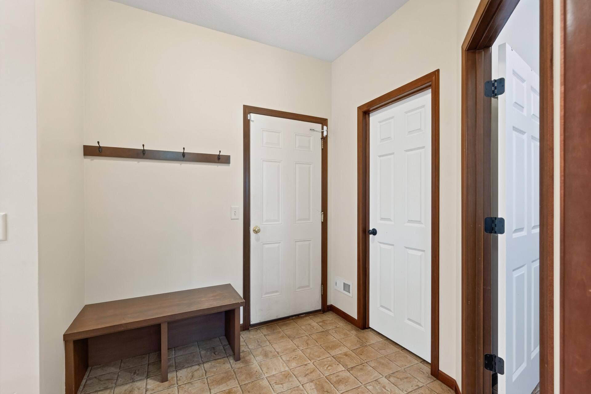 10548 Noble Circle N, Brooklyn Park, MN 55443 Garage Entry/Mudroom: Spacious walk-in entry from the garage with ample room for hanging coats, getting ready, and convenient walk-in closet storage.