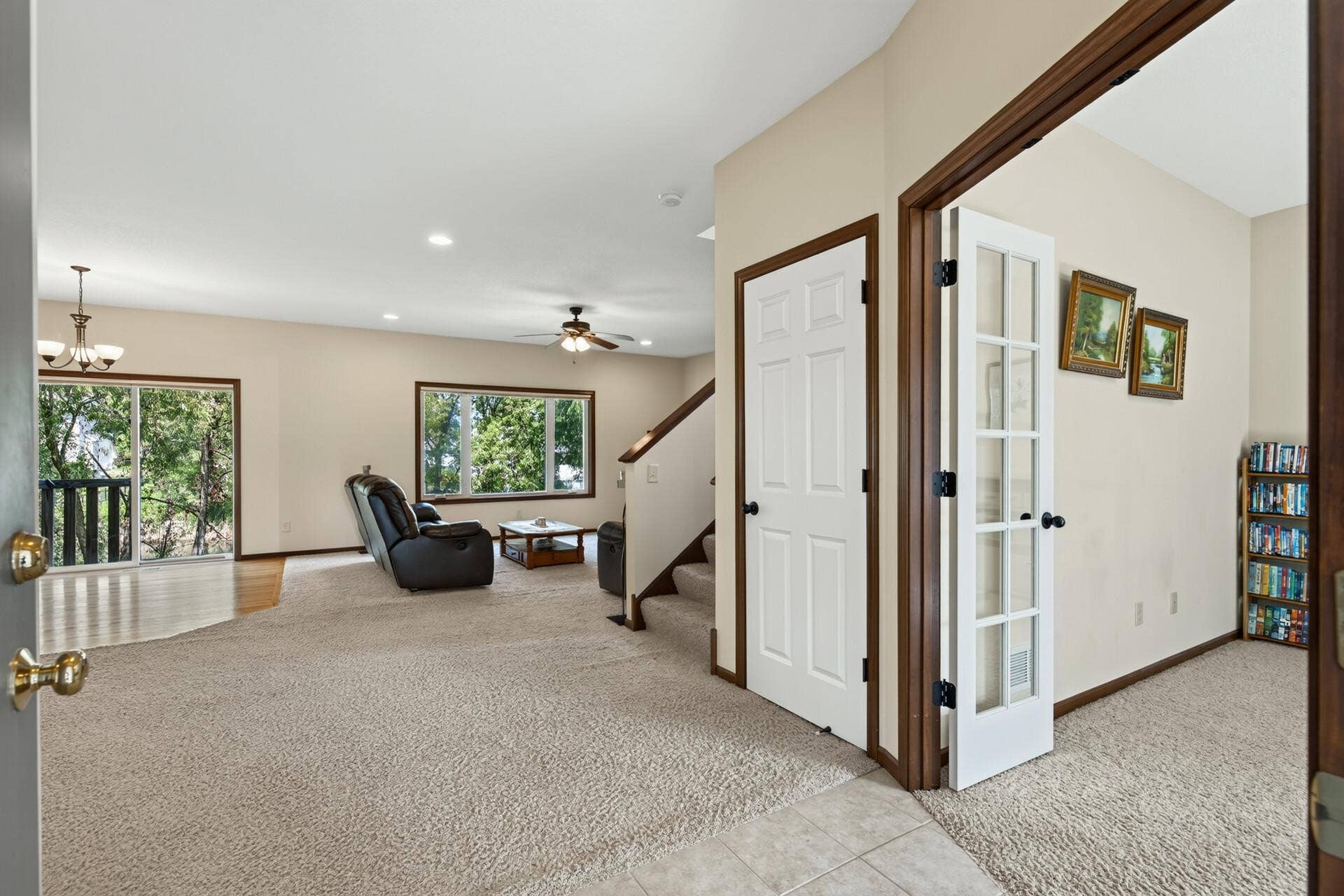 10548 Noble Circle N, Brooklyn Park, MN 55443 Foyer: Welcoming foyer with a bright, open feel and easy access to the main living areas.