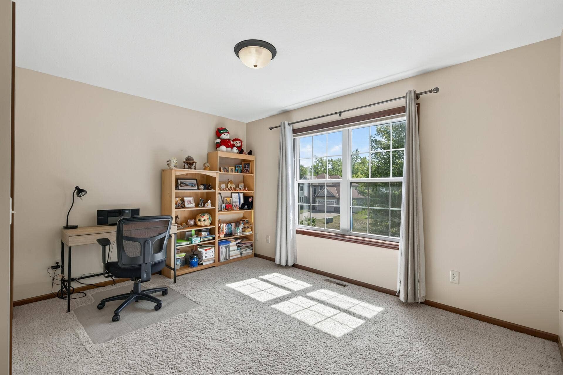 10548 Noble Circle N, Brooklyn Park, MN 55443 Bedroom 3: Comfortable upper-level bedroom offering flexibility for family, guests, or a home office.