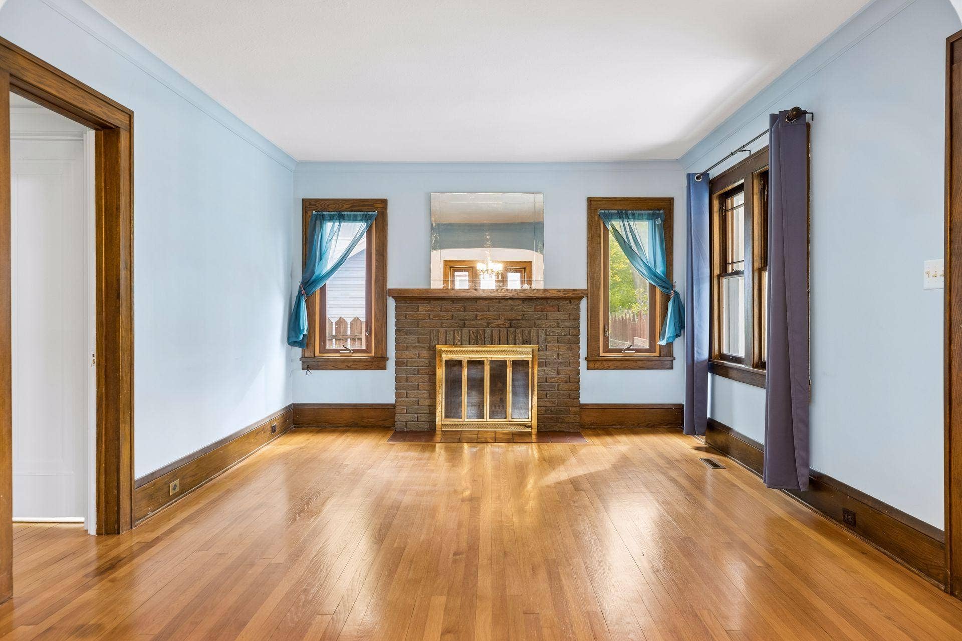 Alternate view of the living room.