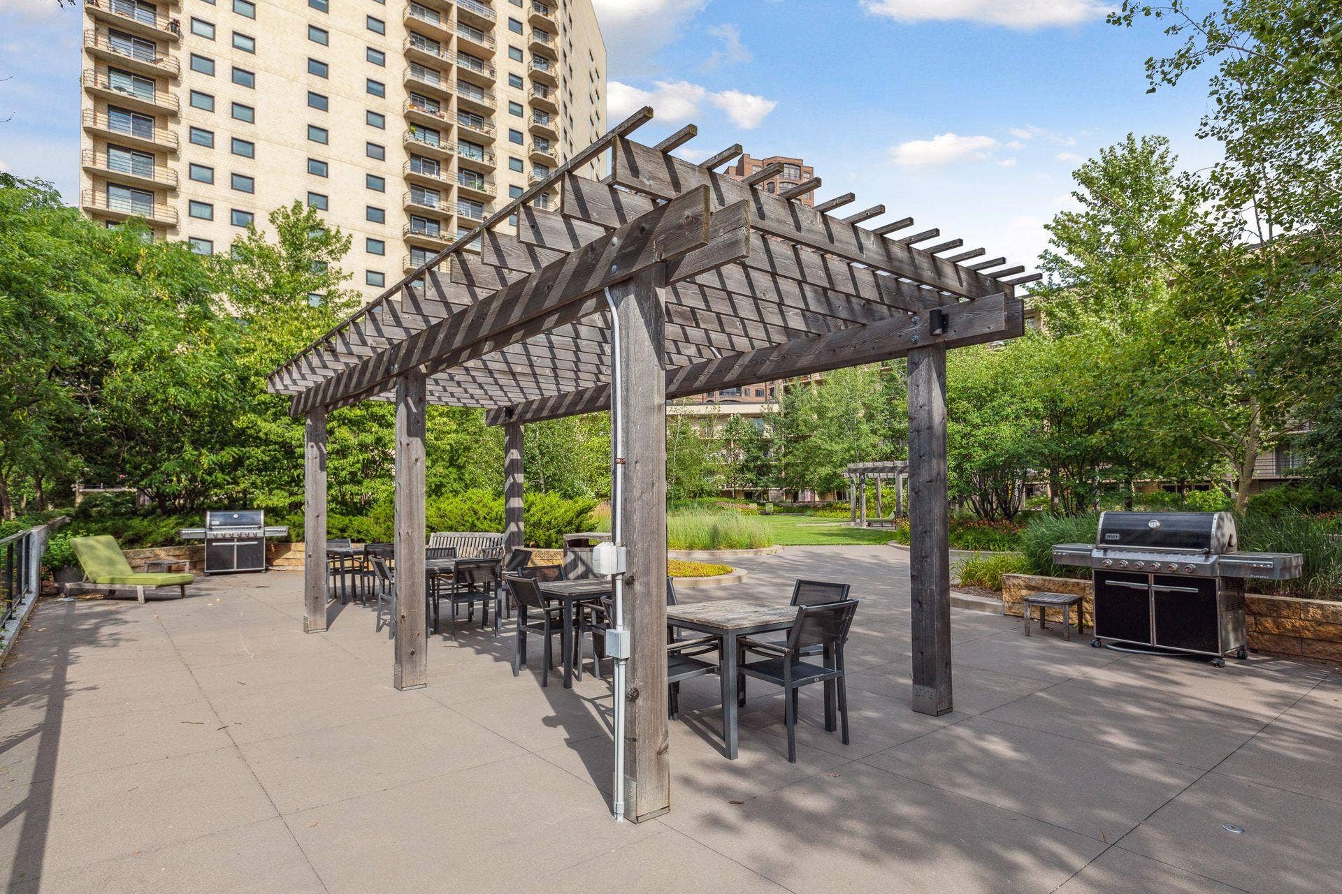 1200 Nicollet Mall, #221, 45, Minneapolis, MN 55403 Courtyard seating