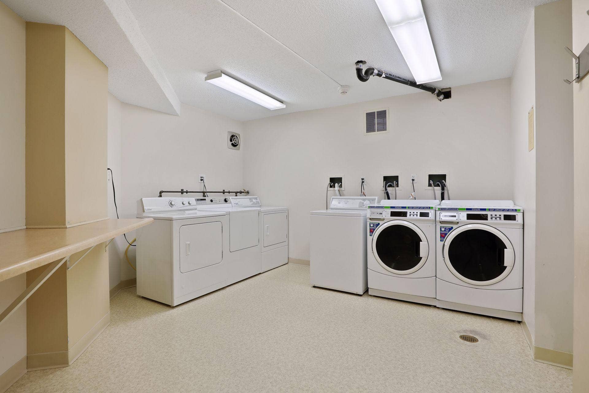 1200 Nicollet Mall, #221, 45, Minneapolis, MN 55403 FREE commercial laundry on every floor