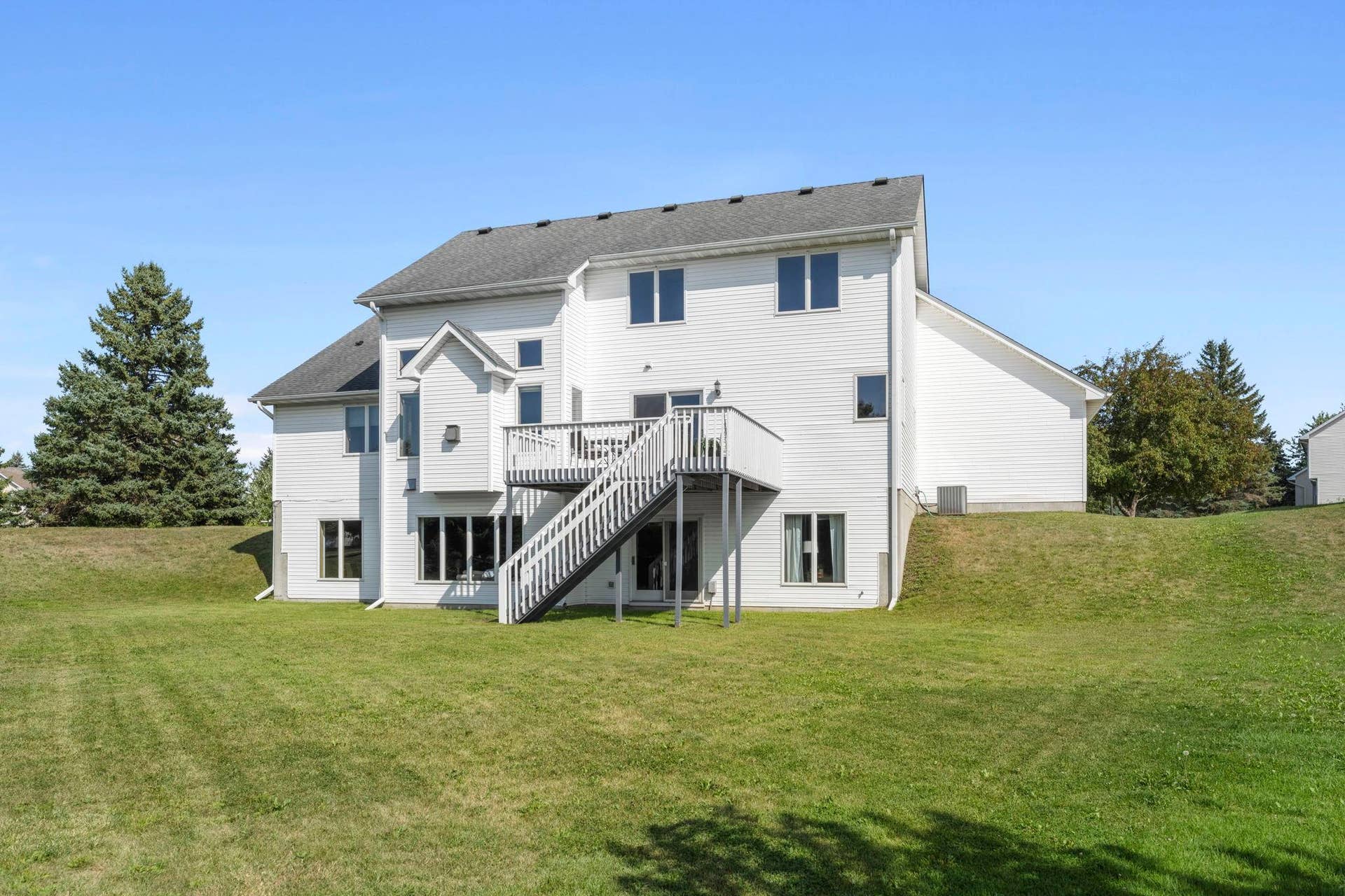 3685 Commonwealth Road, Woodbury, MN 55125