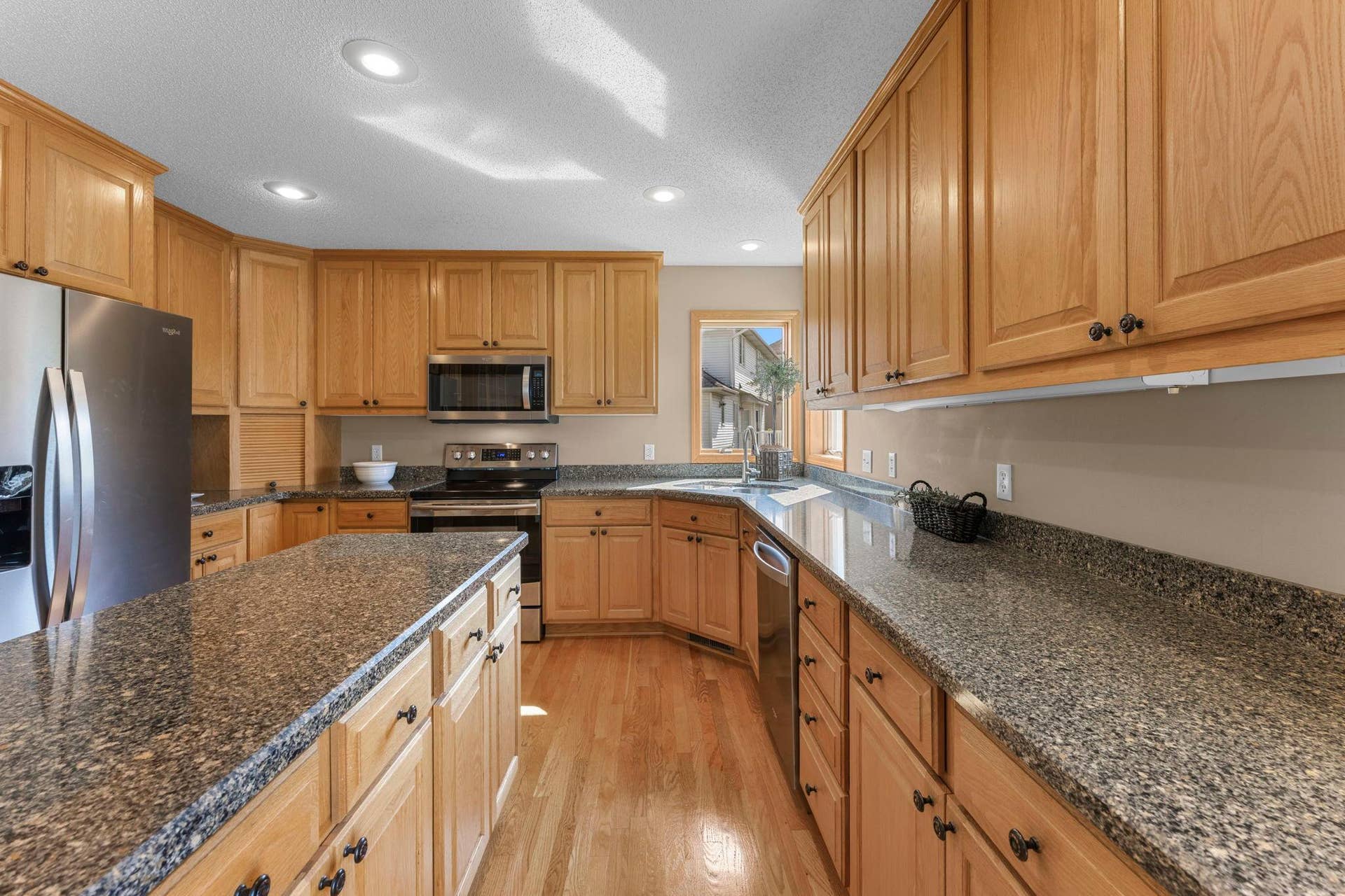 3685 Commonwealth Road, Woodbury, MN 55125