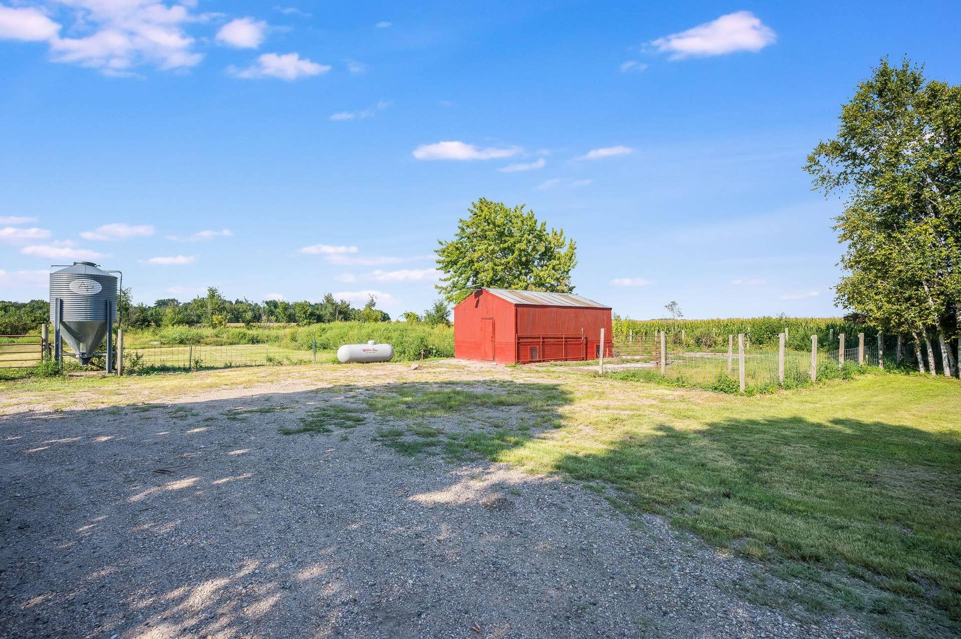 30452 390th Street, Le Sueur, MN 56058 30452 390th St Le Sueur MN-05.jpg