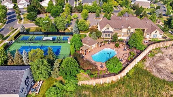 7417 Shadyview Lane N, Maple Grove, MN 55311 Pool and Outdoor Amenities