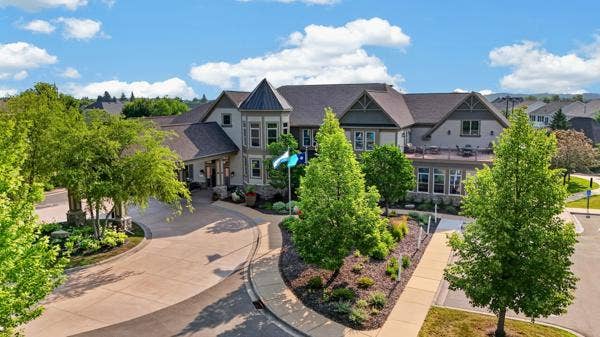 7417 Shadyview Lane N, Maple Grove, MN 55311 The Four Seasons Clubhouse