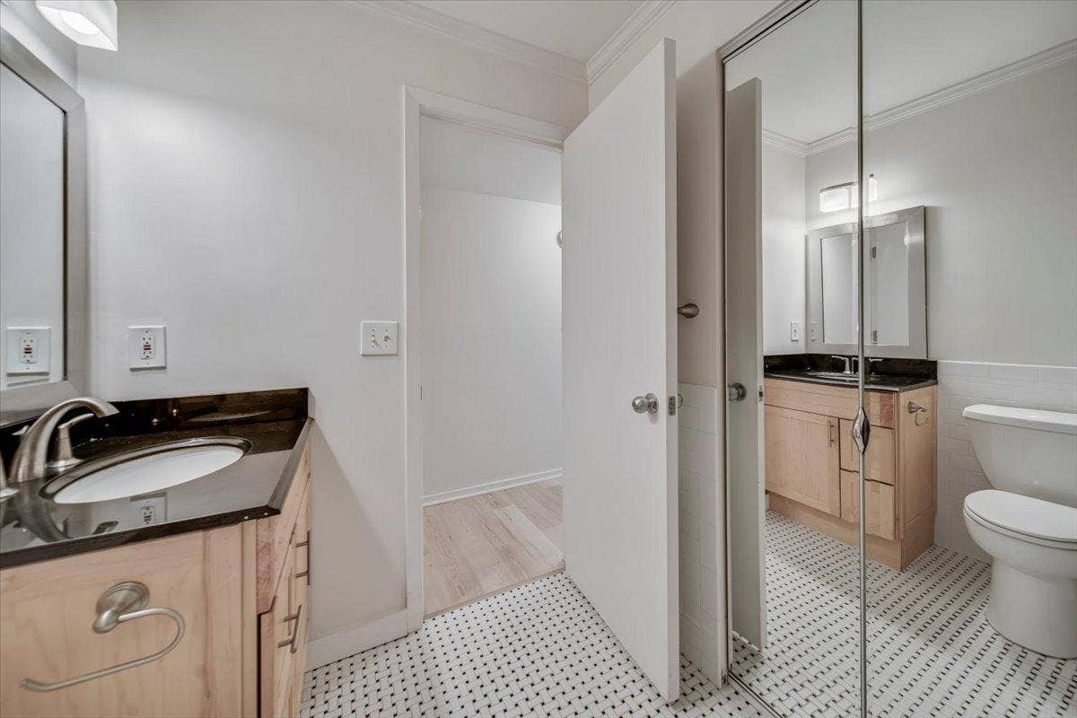 210 W Grant Street, #506, 45, Minneapolis, MN 55403 21-Loring Condos-17.jpg
