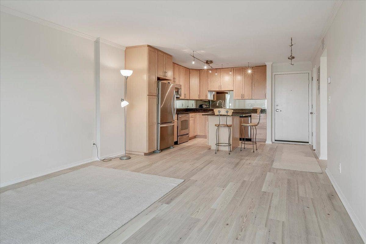 210 W Grant Street, #506, 45, Minneapolis, MN 55403 07-Loring Condos-28.jpg