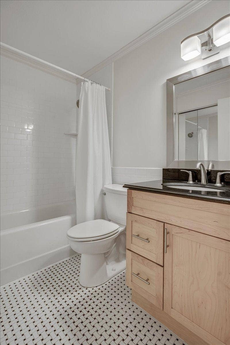 210 W Grant Street, #506, 45, Minneapolis, MN 55403 18-Loring Condos-10.jpg