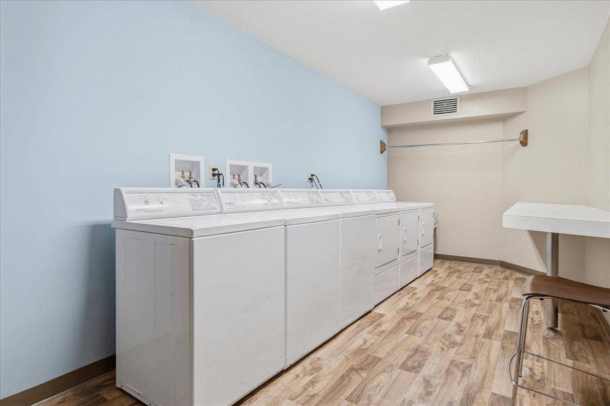 210 W Grant Street, #506, 45, Minneapolis, MN 55403 210 W Grant Street, #506, 45, Minneapolis, MN 55403