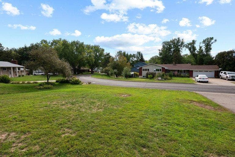 395 Kingston Avenue, Maplewood, MN 55117 004_dsc03155_527.jpg