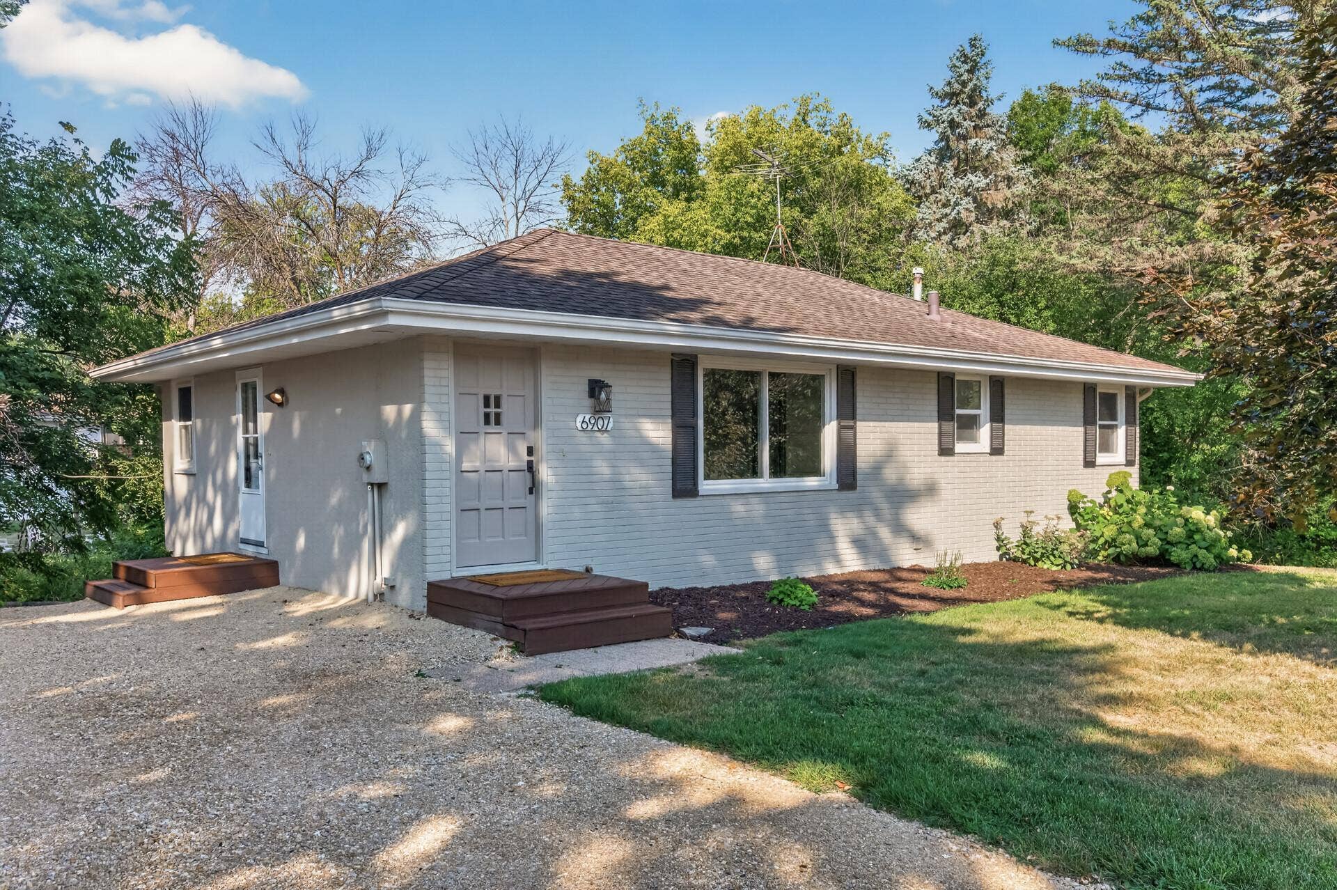 6907 Berkshire Lane N, Maple Grove, MN 55311 6907 Berkshire Lane N, Maple Grove, MN 55311