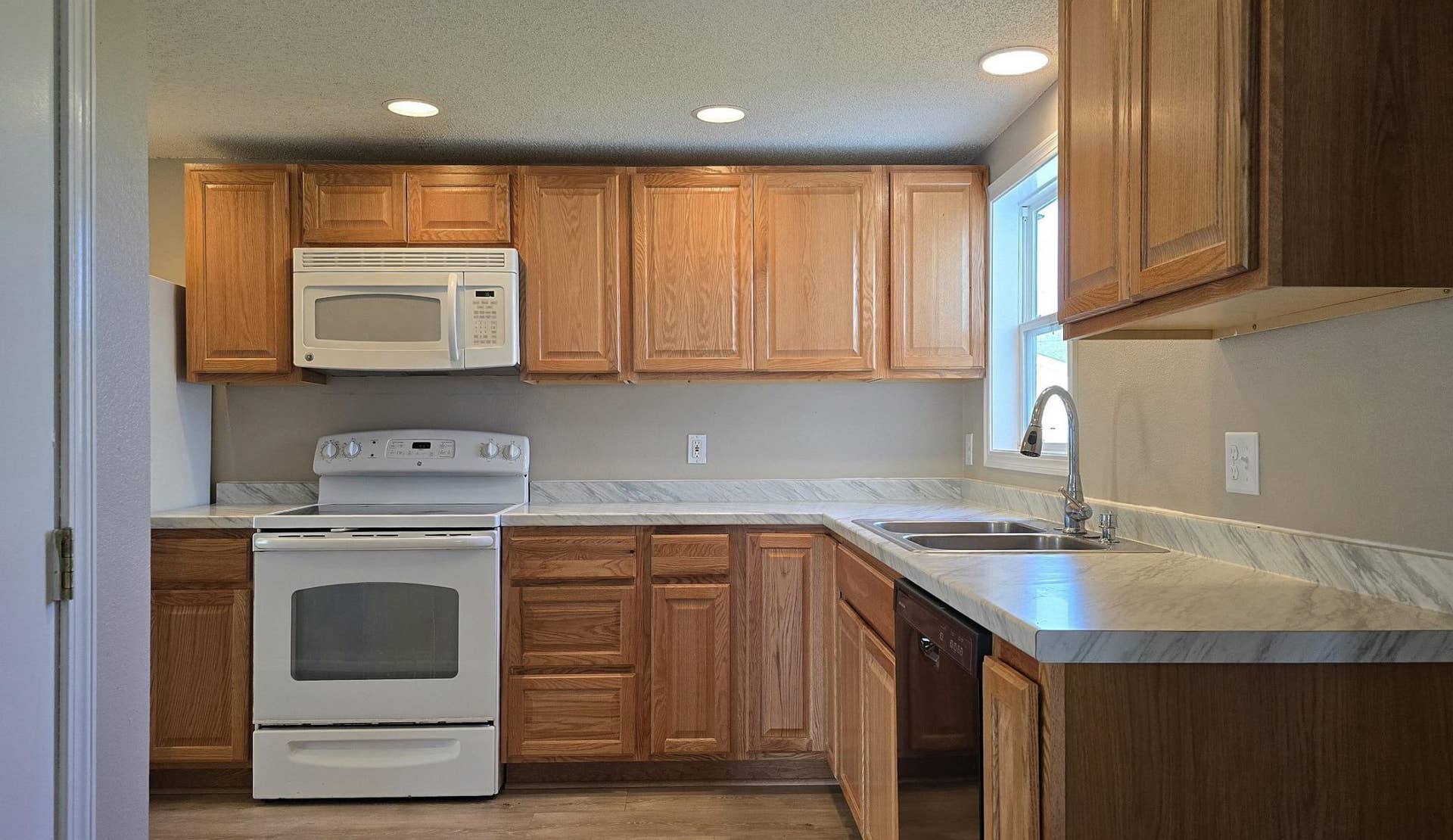 707 Irvine Avenue NW, Bemidji, MN 56601 kitchen.jpg