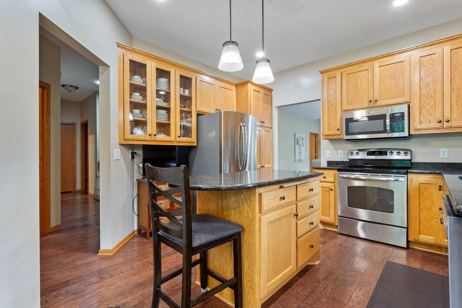 339 Summer Place E, Maplewood, MN 55117