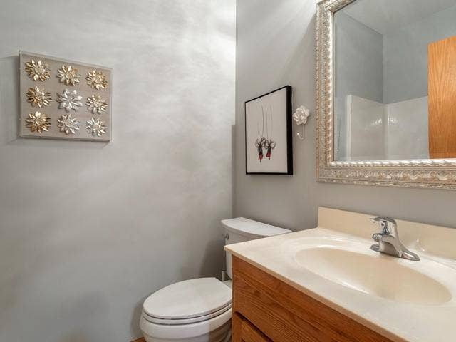 339 Summer Place E, Maplewood, MN 55117
