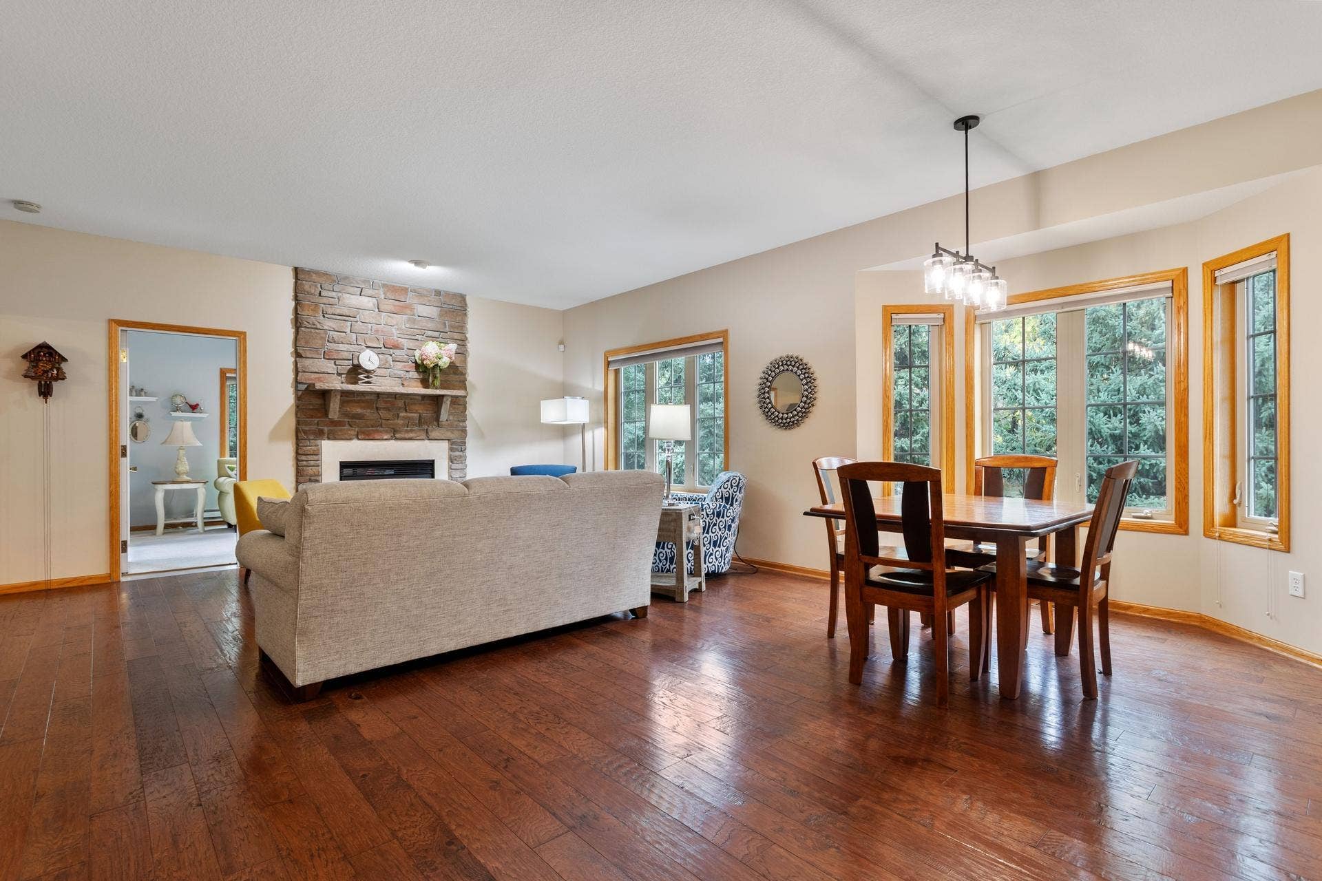 339 Summer Place E, Maplewood, MN 55117