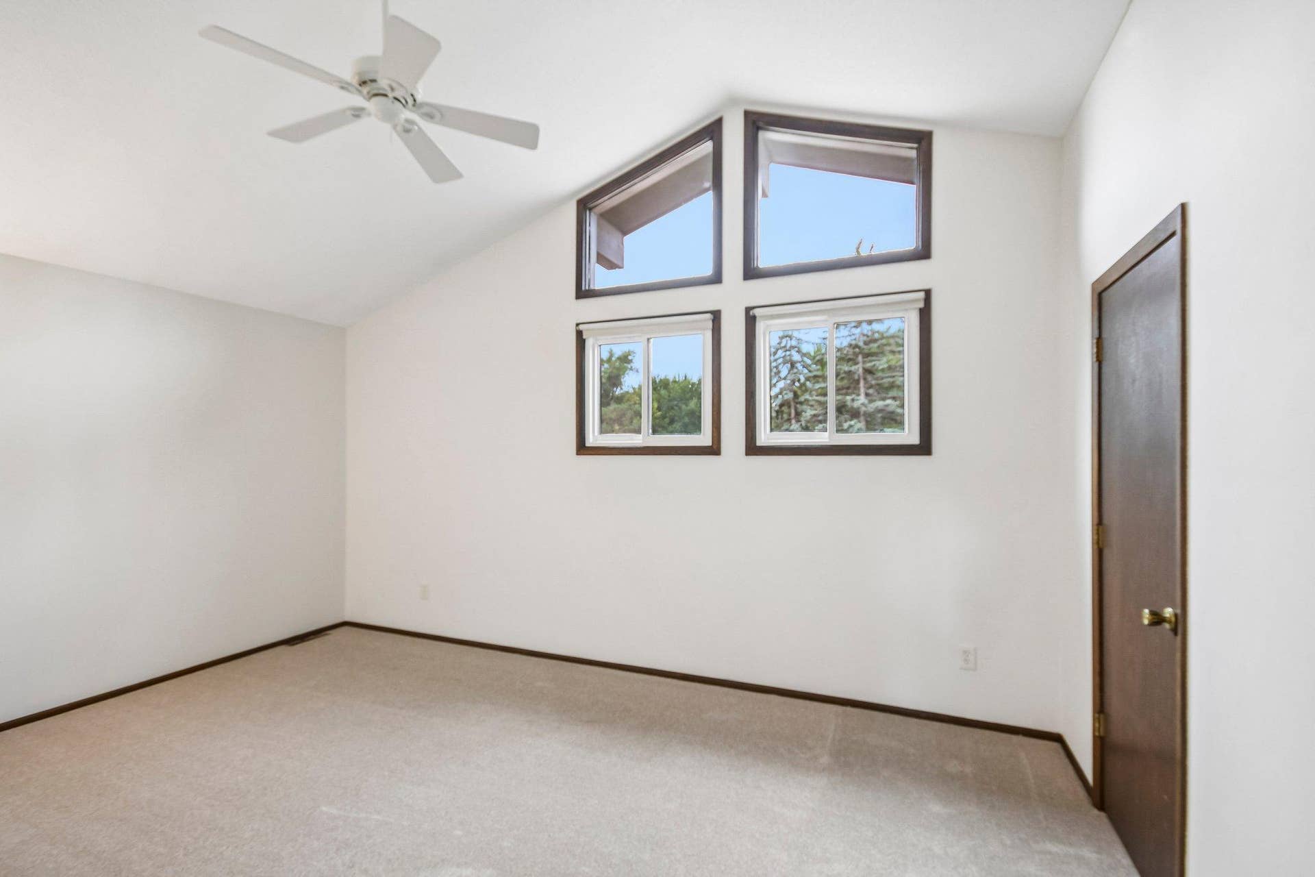 1748 Mcknight Road N, #24, Maplewood, MN 55109 31-web-or-mls-McKnight Rd N-S2508-031.jpg