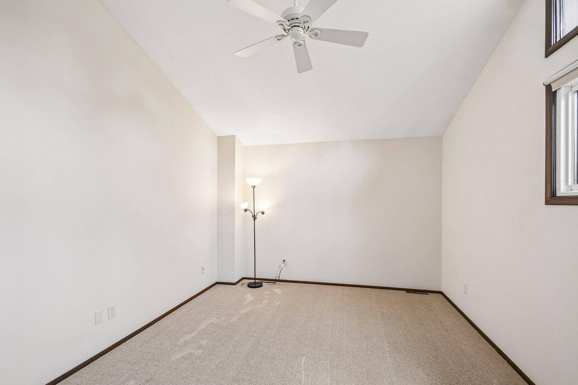 1748 Mcknight Road N, #24, Maplewood, MN 55109 32-web-or-mls-McKnight Rd N-S2508-032.jpg