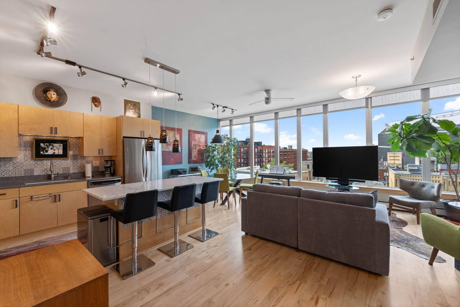 215 10th Avenue S, #632, 18, Minneapolis, MN 55415 215 10th Avenue S, #632, 18, Minneapolis, MN 55415