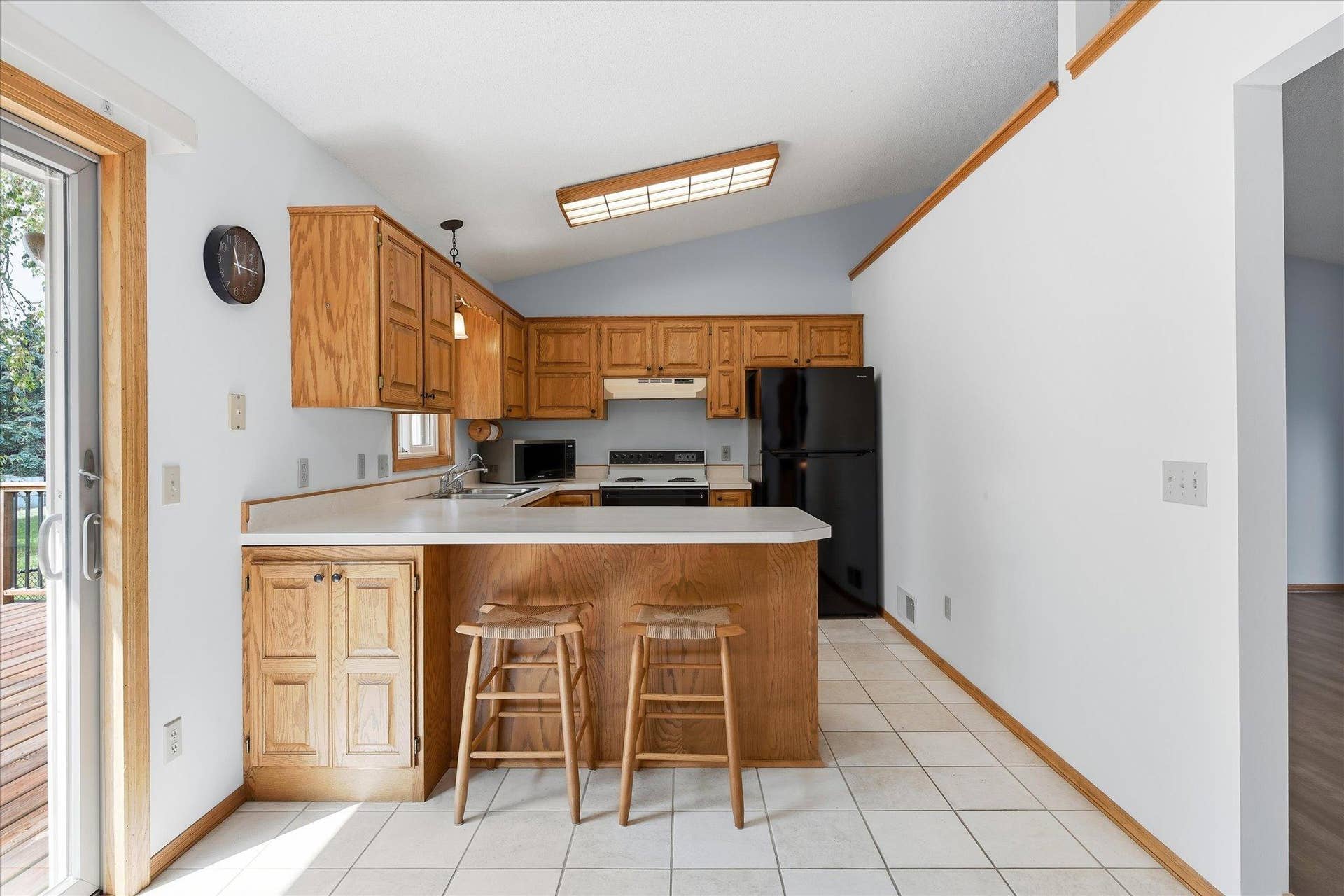 9225 Queens Gardens, Brooklyn Park, MN 55443 The convenient breakfast bar provides additional prep space and seating while keeping the kitchen open to the surrounding living areas.