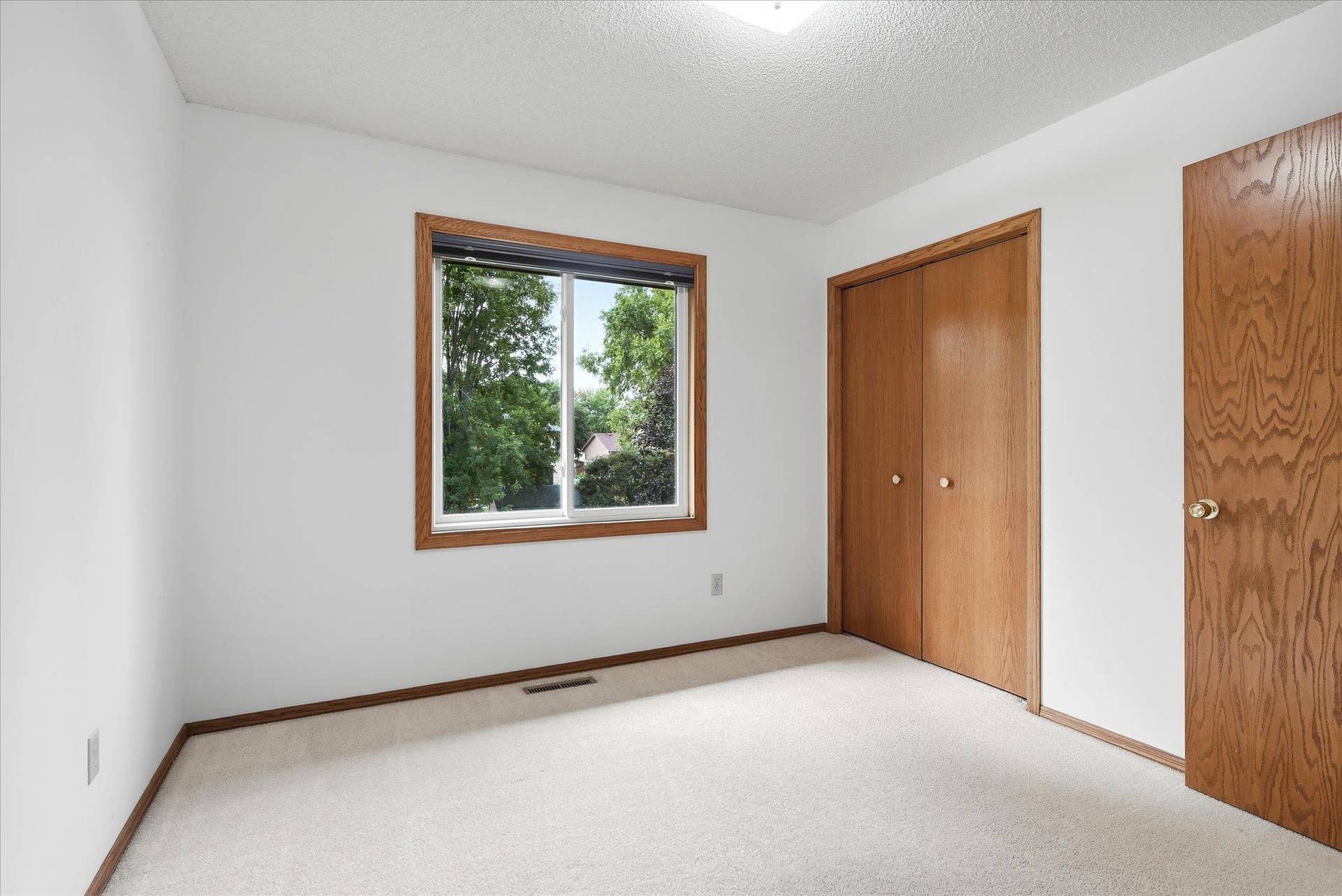 9225 Queens Gardens, Brooklyn Park, MN 55443 9225 Queens Gardens, Brooklyn Park, MN 55443